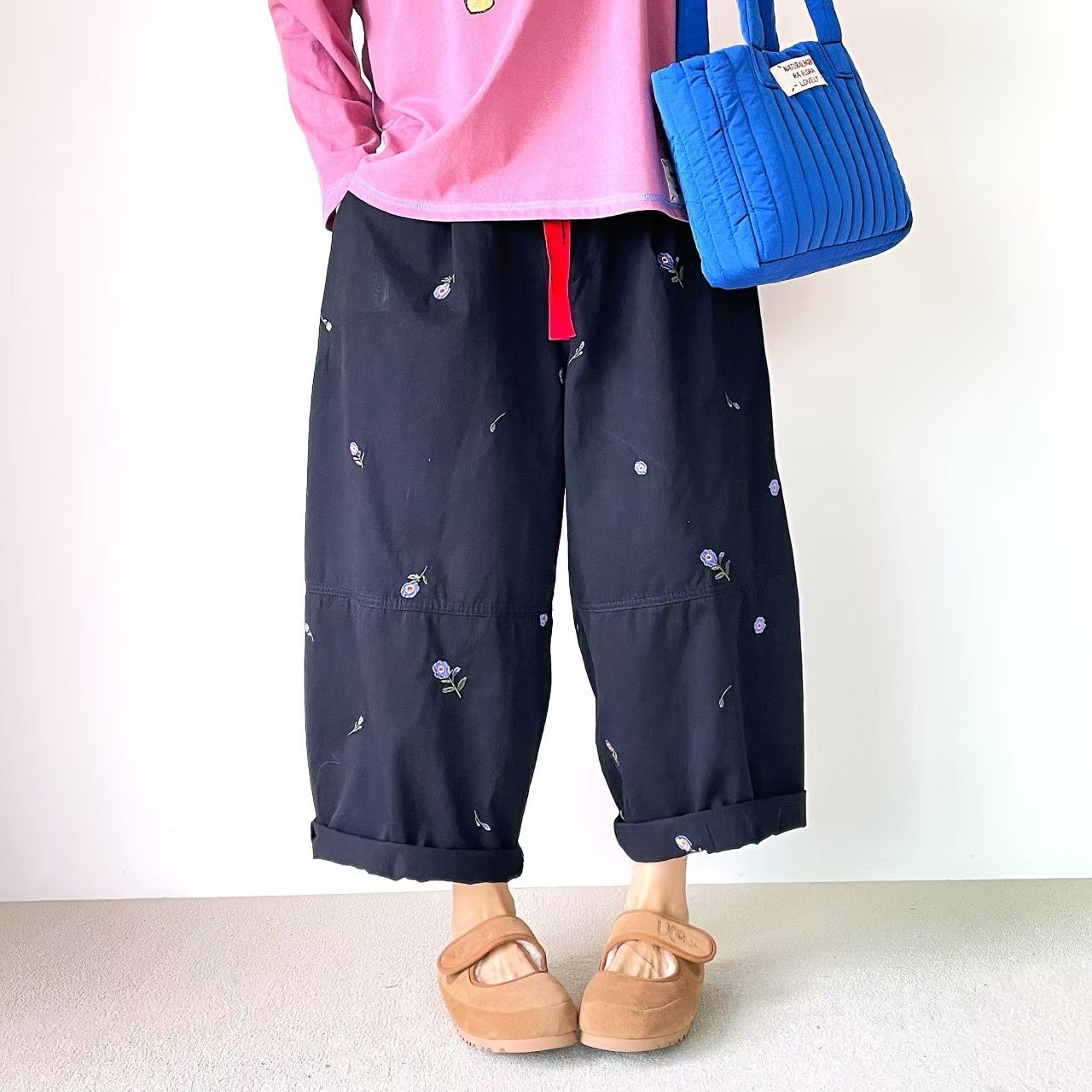 YQ29 / CONTRAST DRAWSTRING FLORAL EMBROIDERED TROUSERS