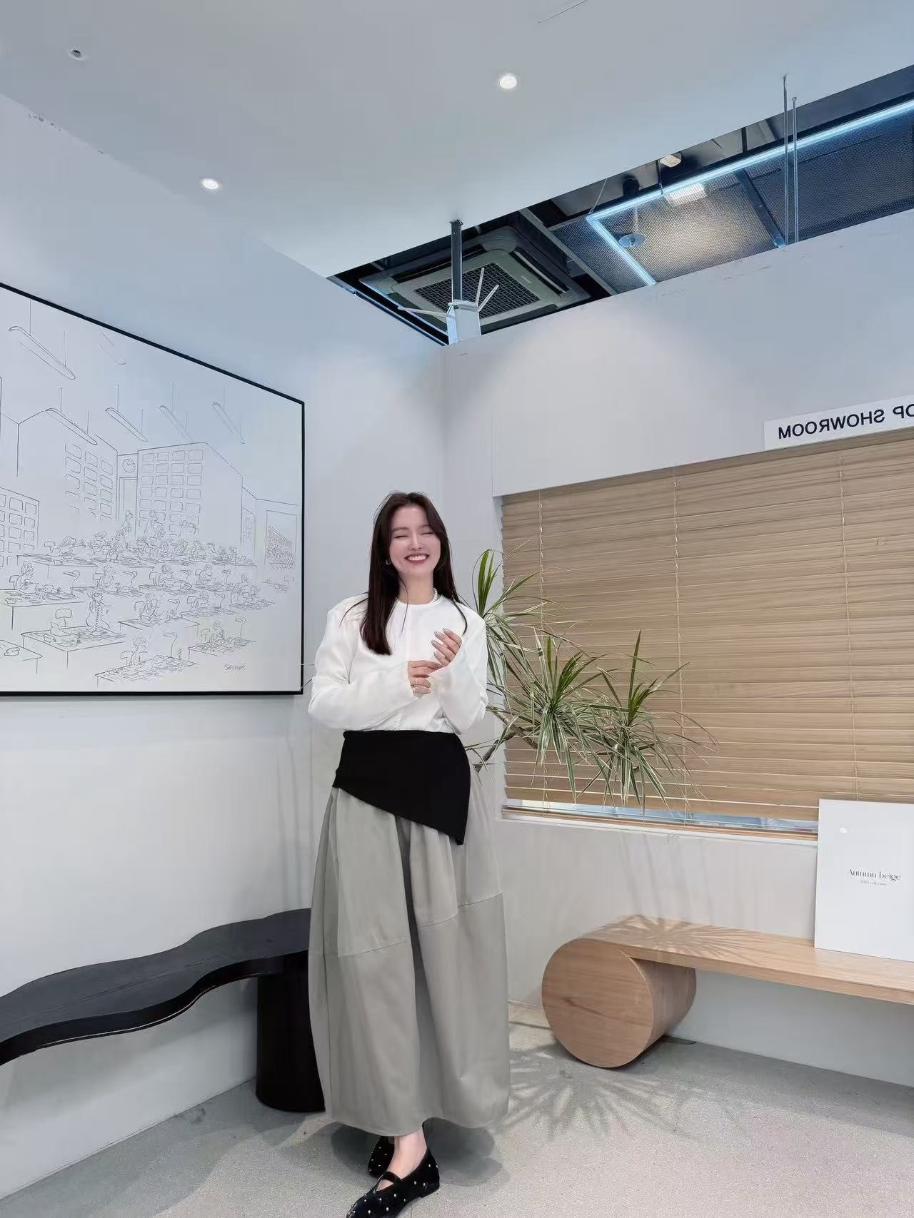 DA23 / TENCEL ROUND NECKLINE BLOUSE