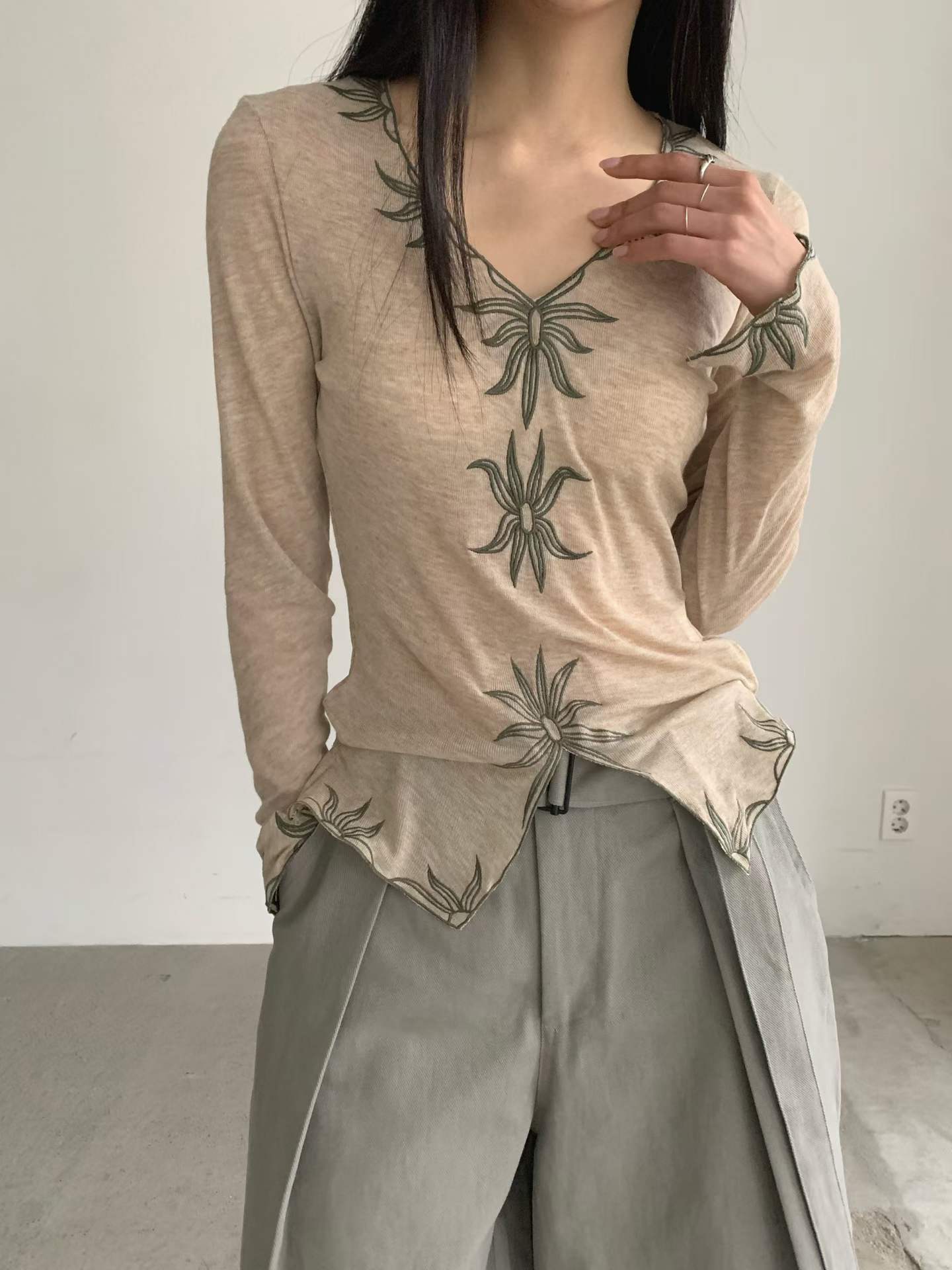 ELISABETH LEAF MOTIF TOP