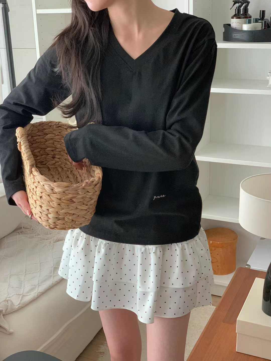 DELICE "PURE" SLOGAN V-NECK TEE