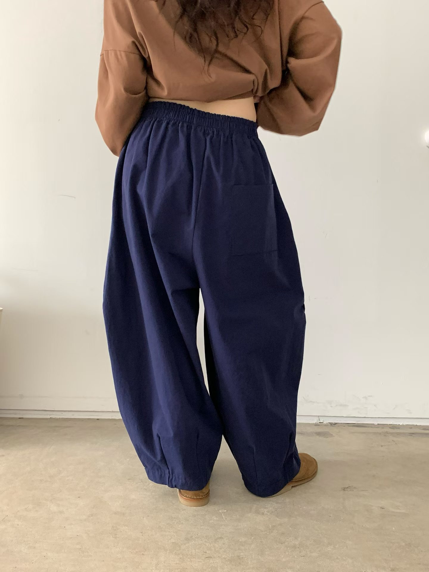 VP26/ BANDED WAIST BARREL-LEG PANTS 