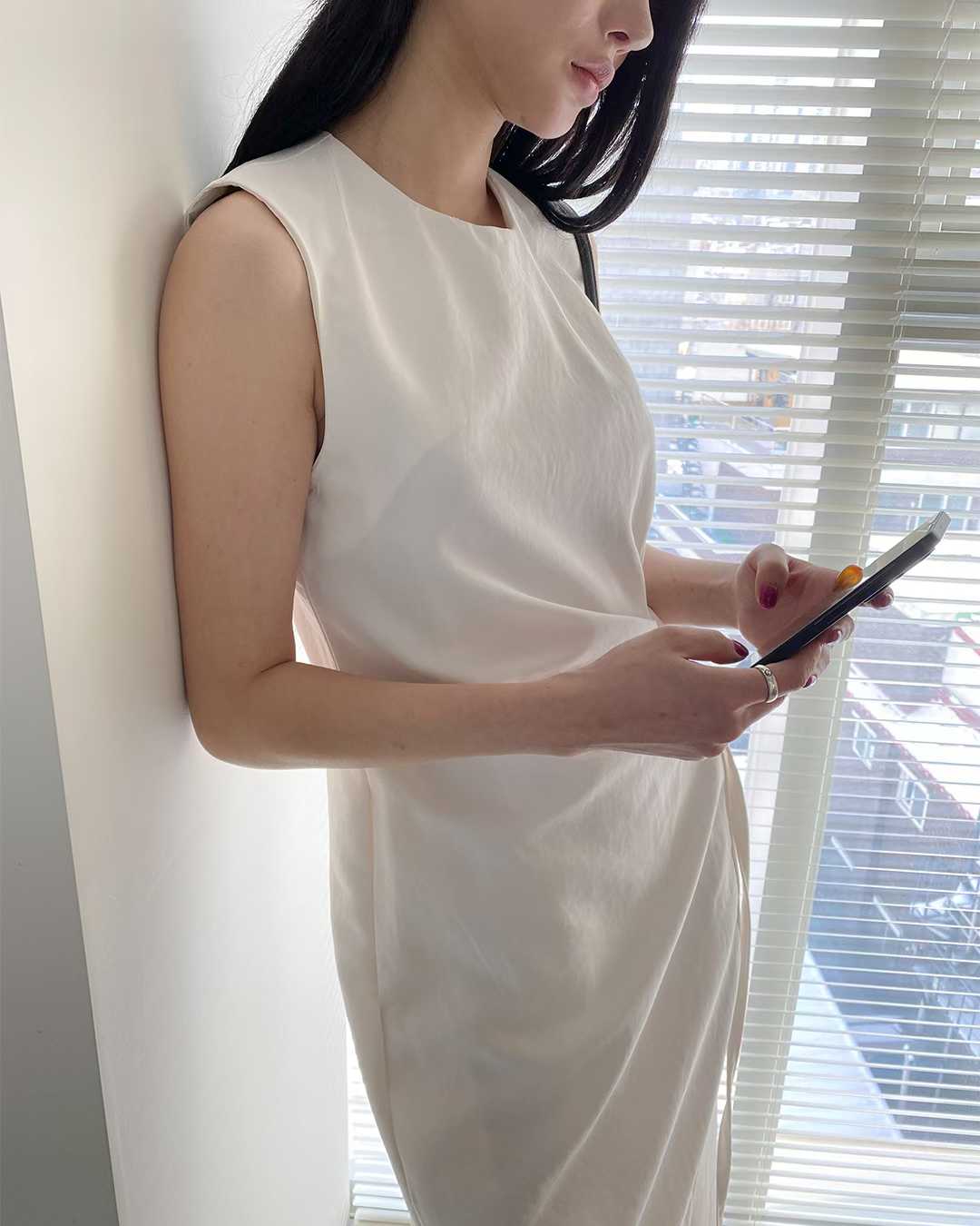 EMERSON SIDE DART SLIM FIT SLEEVELESS DRESS