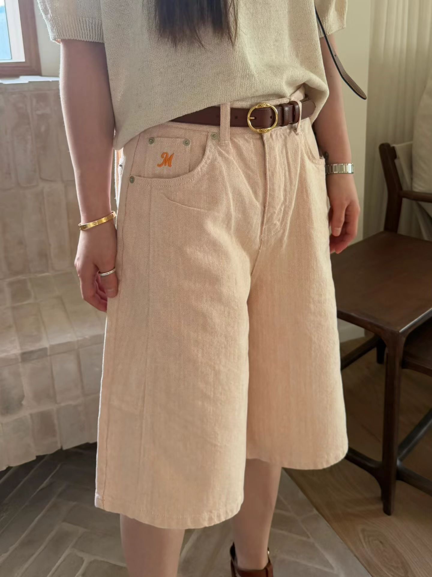 MU19 / EMBROIDERED "M" PIGMENTED BERMUDAS