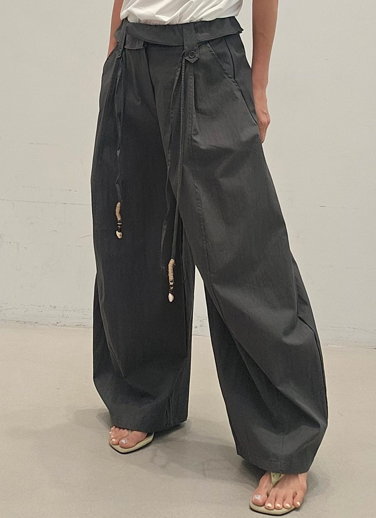 PG09 / FOLD-DOWN TROUSERS WITH BELT