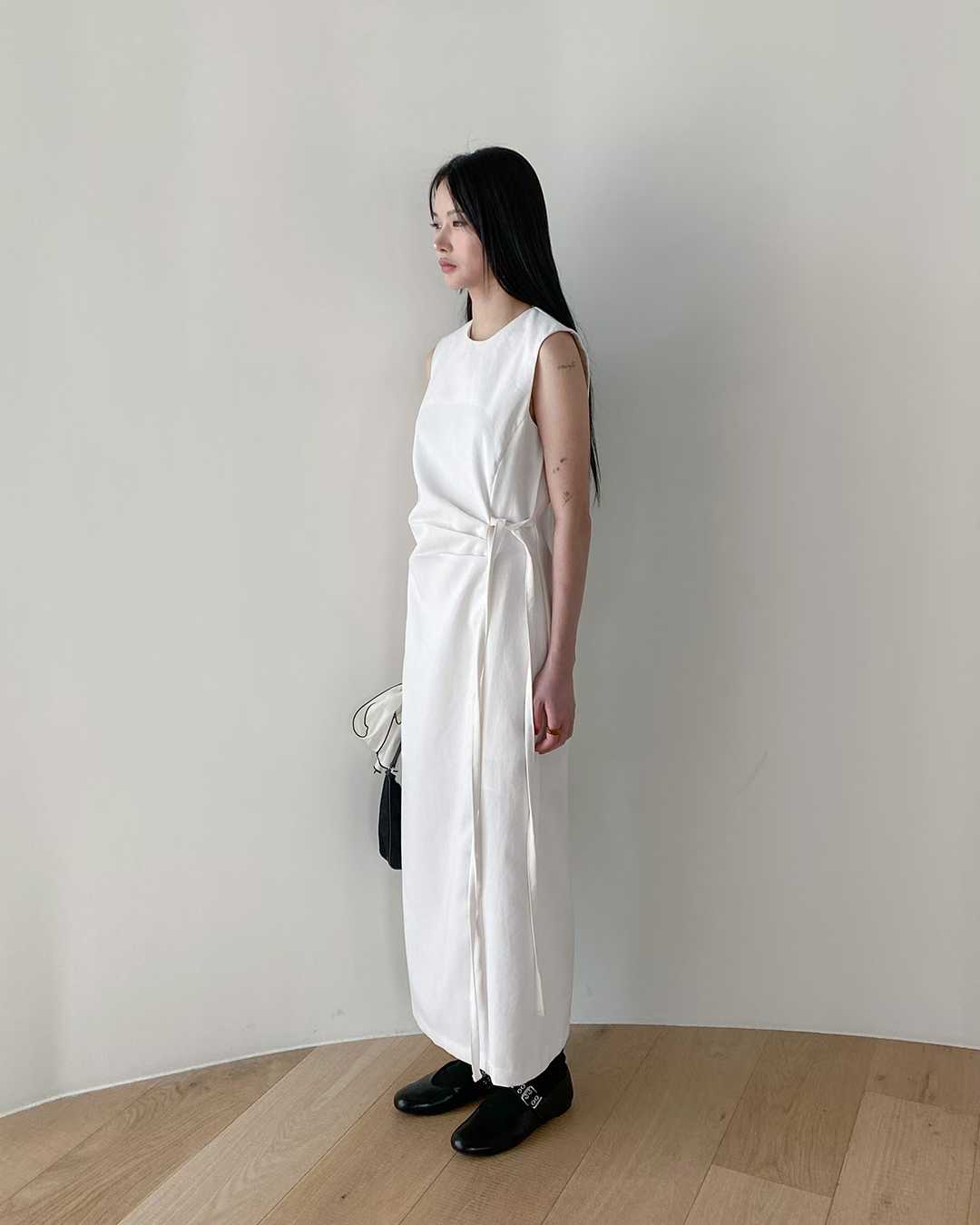 EMERSON SIDE DART SLIM FIT SLEEVELESS DRESS