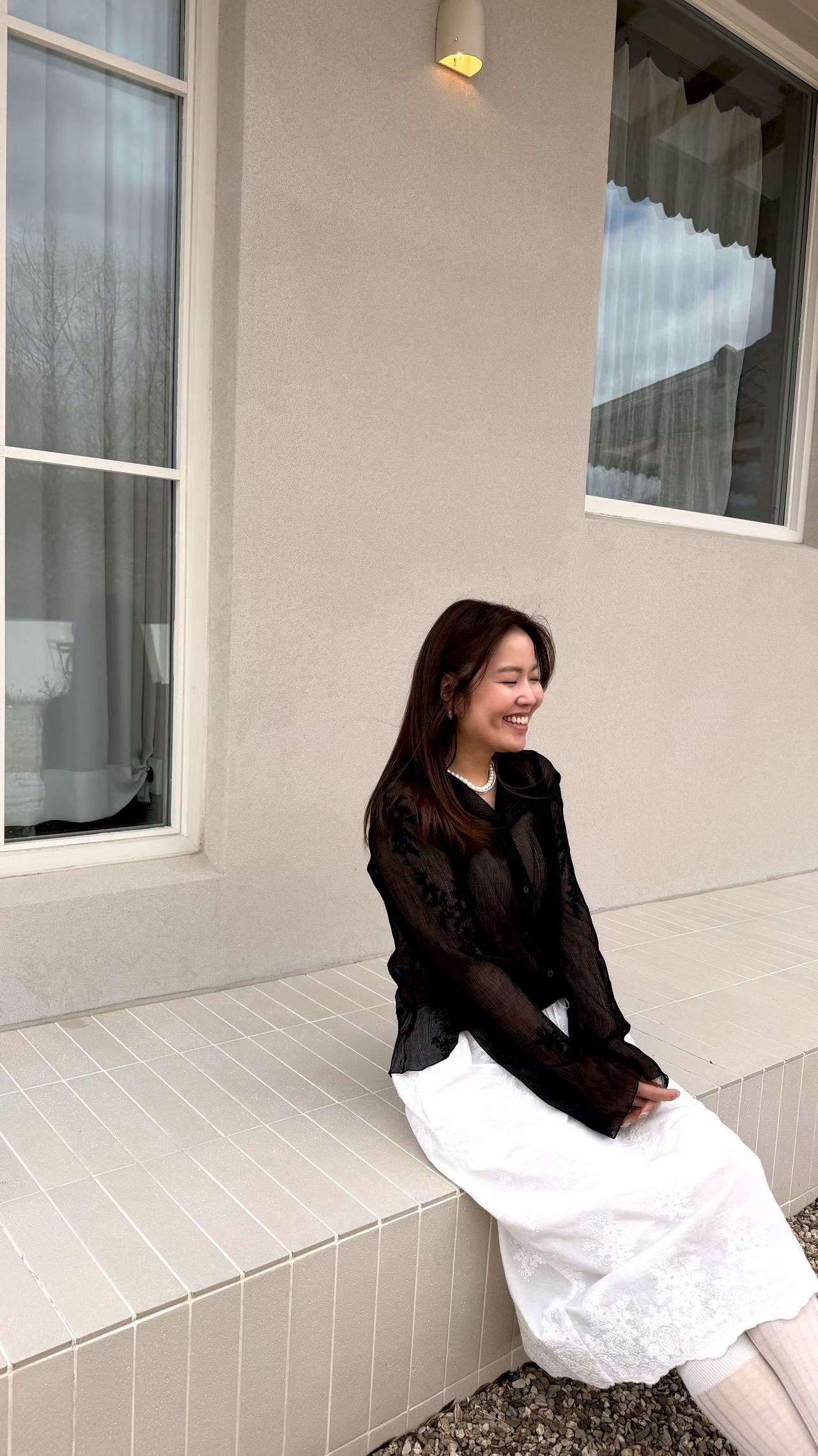 DA17 / SEMI SHEER FLOWER APPLIQUE TOP/CARDIGAN