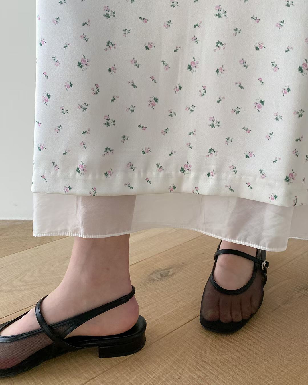 ESSENCE BACK BANDING SATIN FLORAL SKIRT