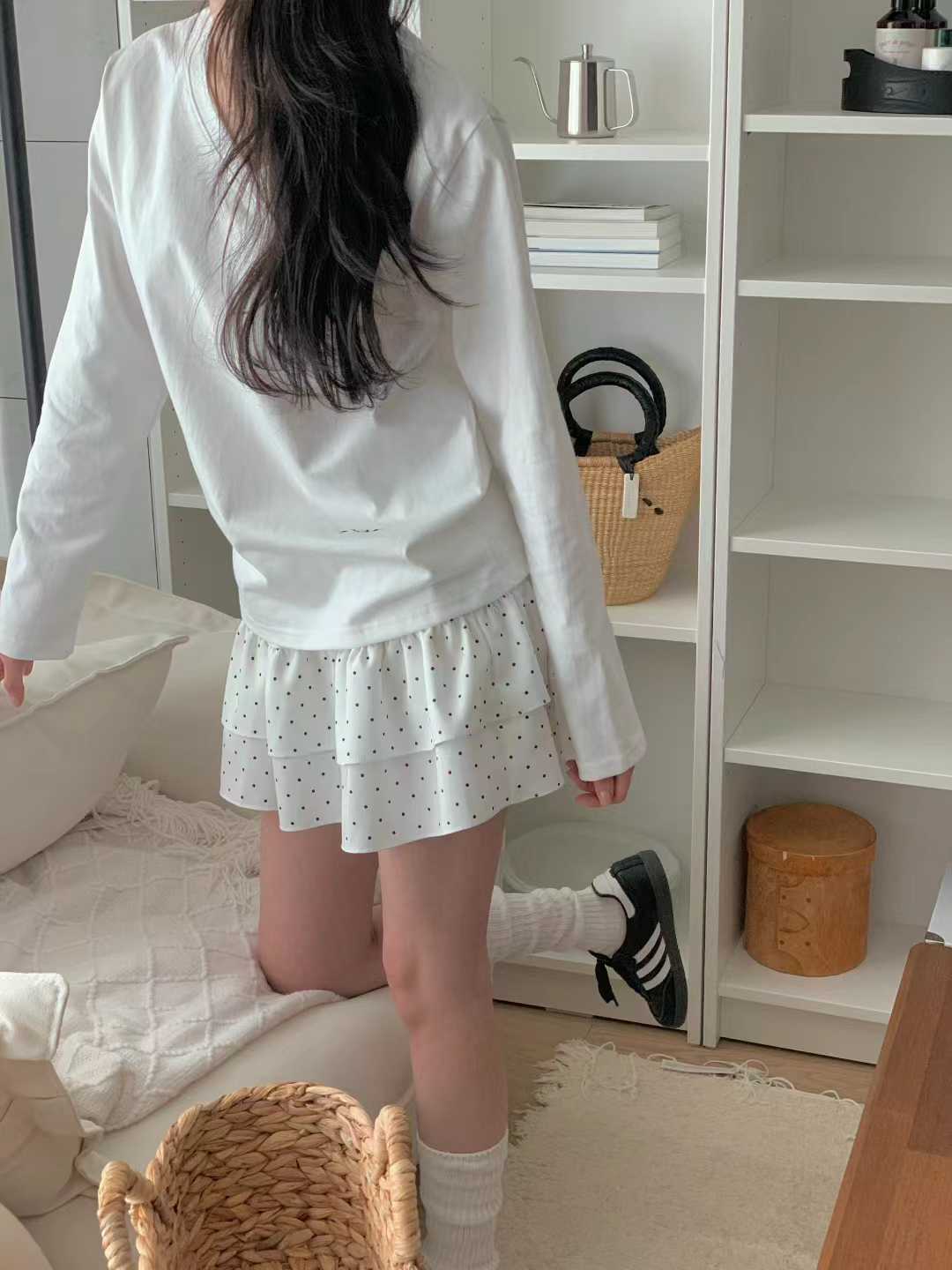 DELICE "PURE" SLOGAN V-NECK TEE