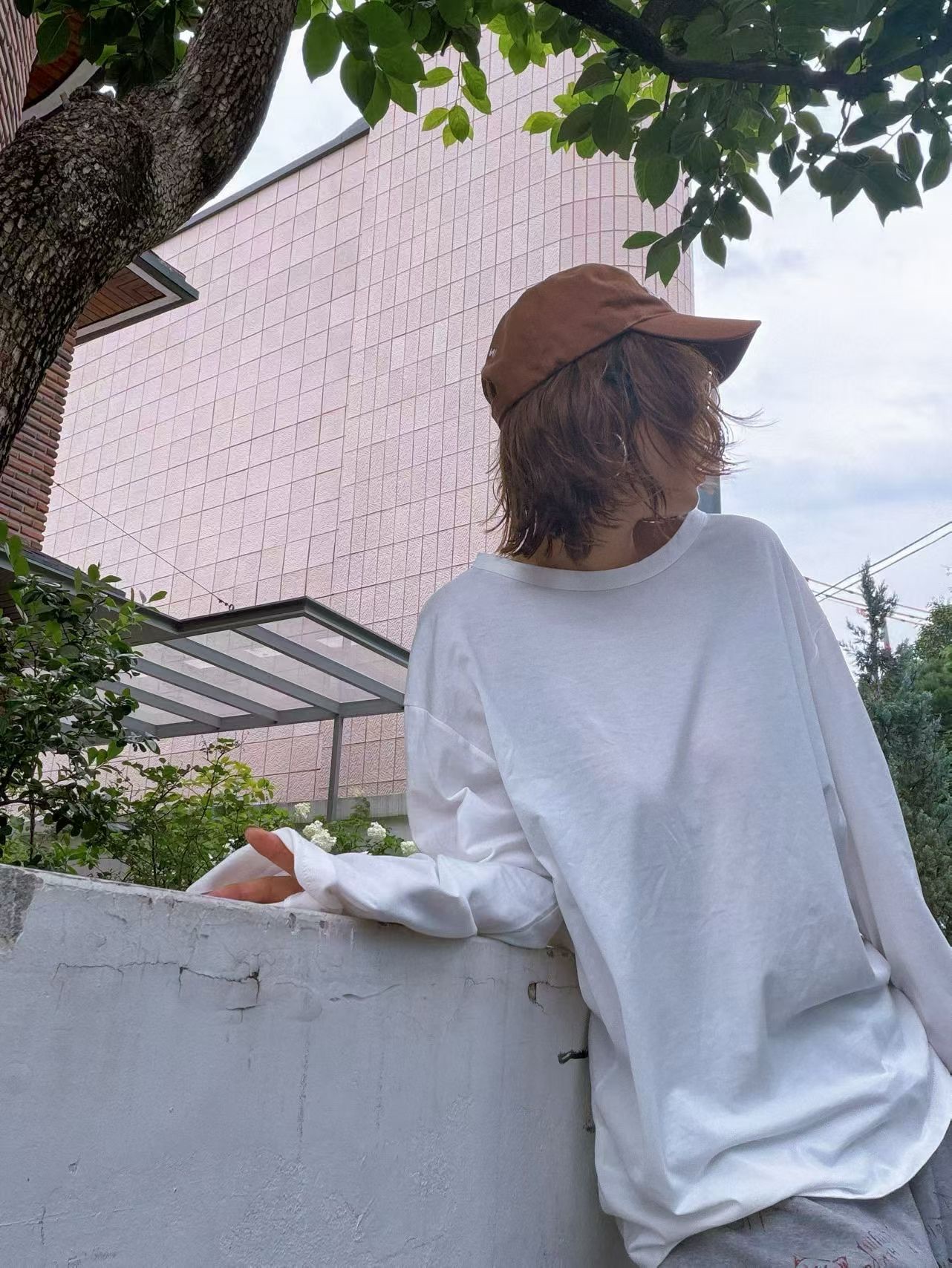 PT19 / OPEN BACK DETAIL LONG SLEEVES TEE