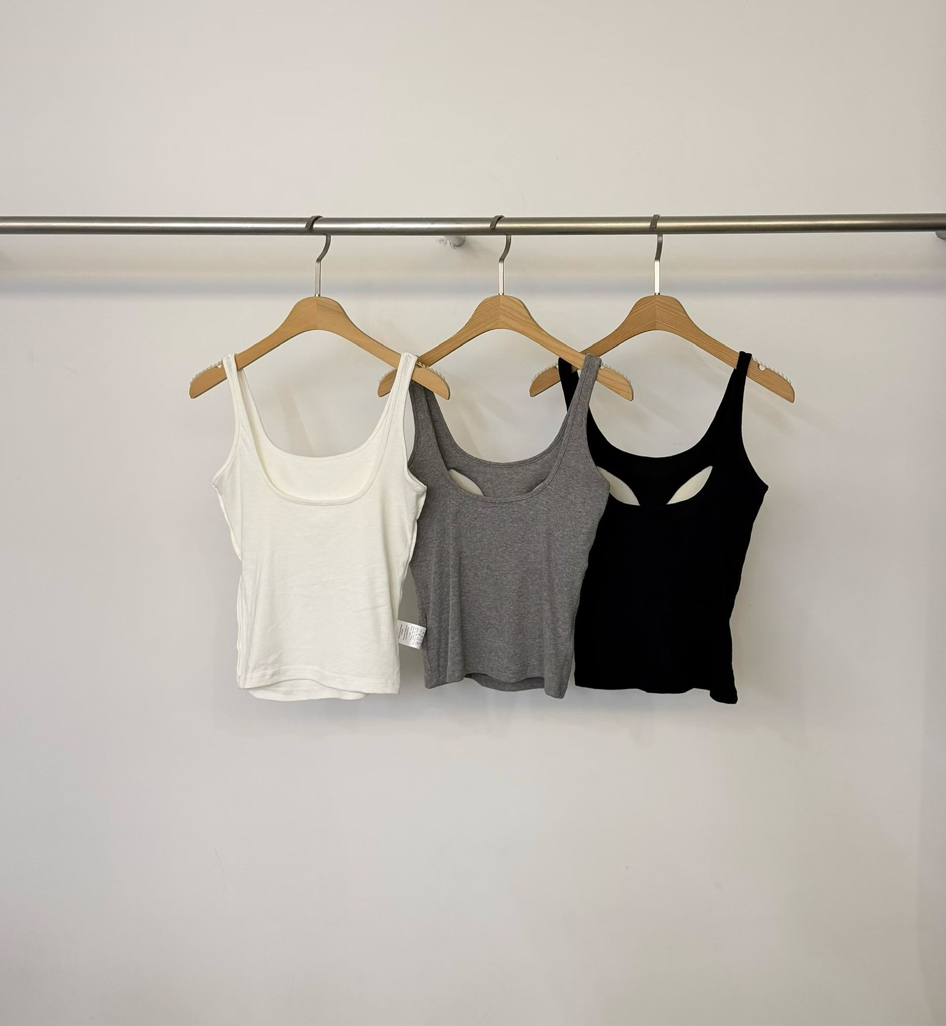 PG31 / LOW BACK RIBBED PADDED TANK TOP