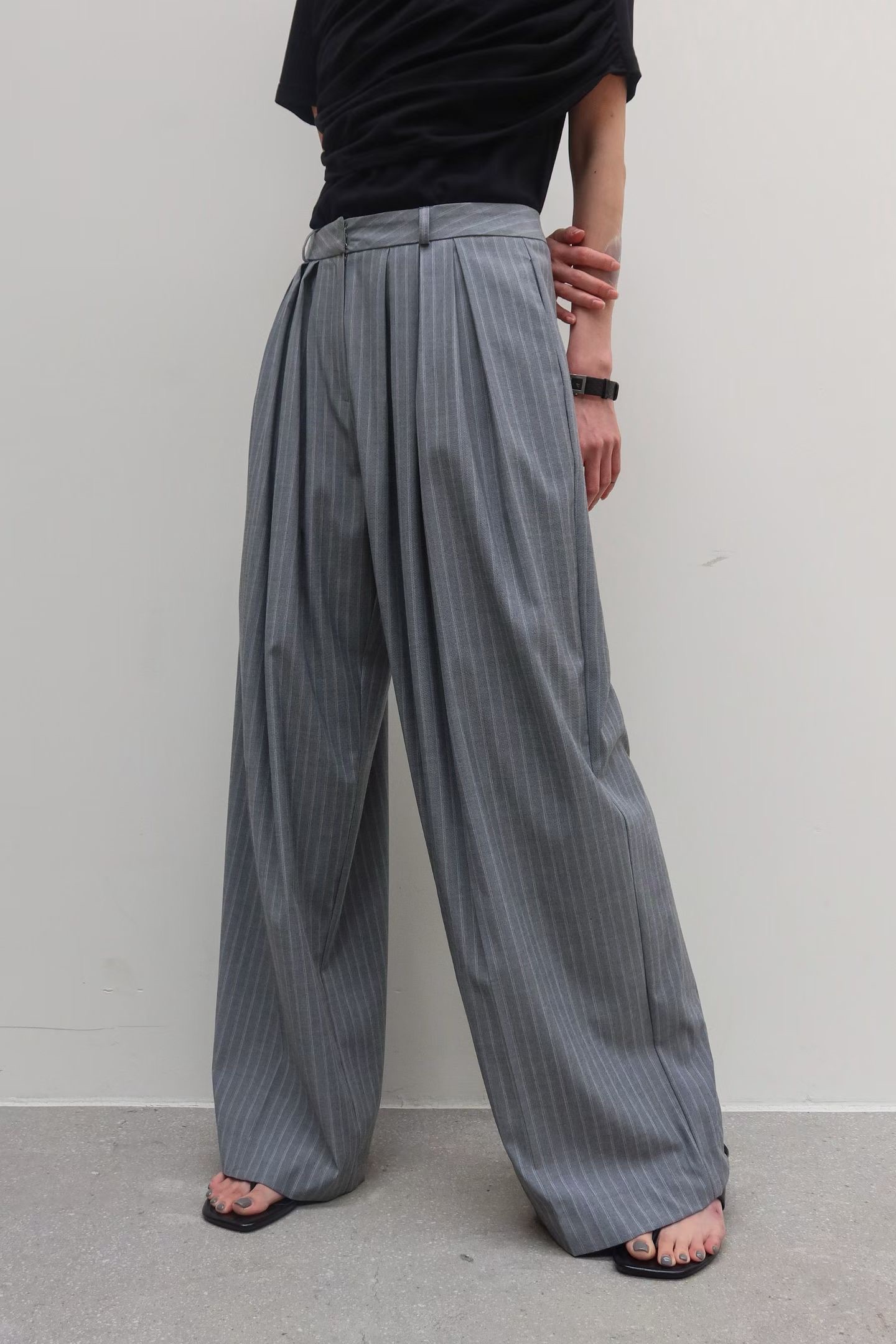 BY11 / PIN STRIPE WIDE LEGGED TROUSERS
