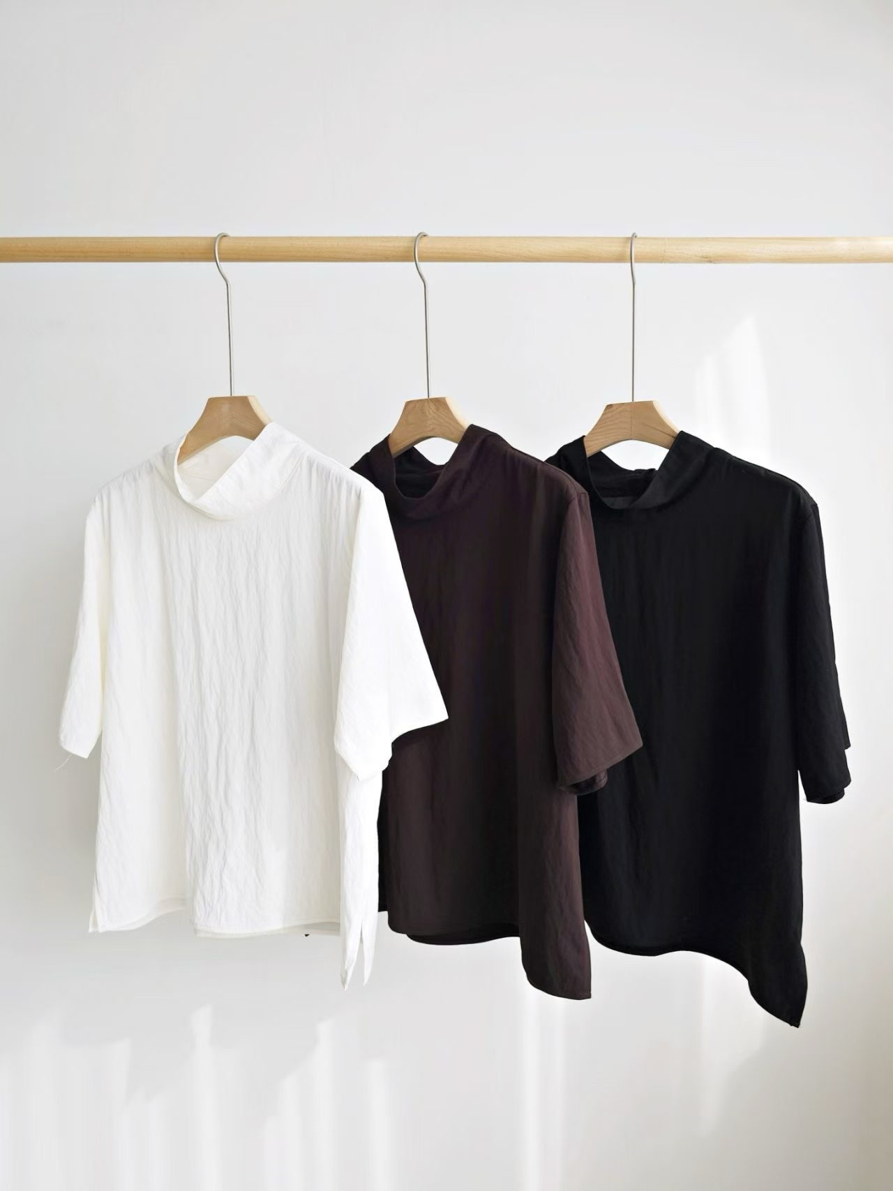 FLETA HIGH COLLAR SHORT SLEEVES TOP