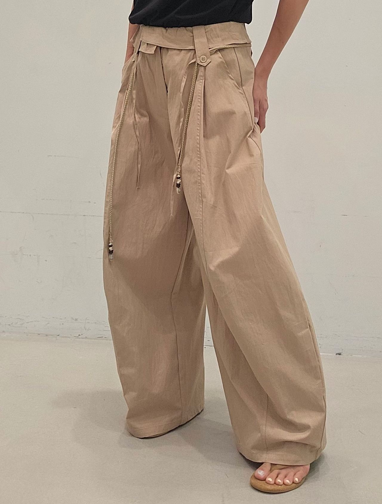 PG09 / FOLD-DOWN TROUSERS WITH BELT
