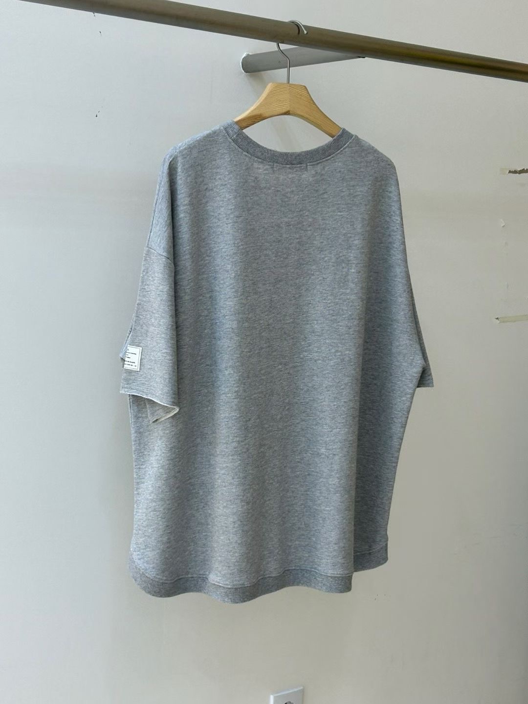 KL09 / OVERSIZED CURVED HEM TEE
