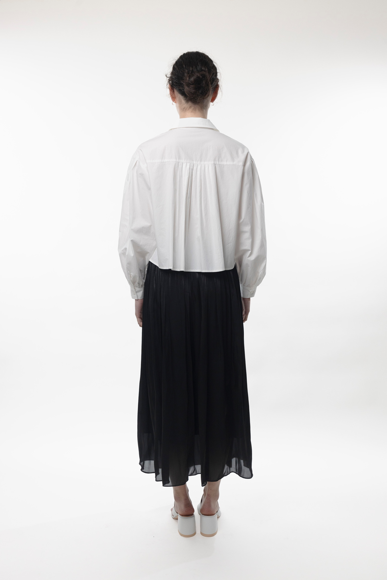 AL16/ FRONT PLEAT DETAILS CROP SHIRT