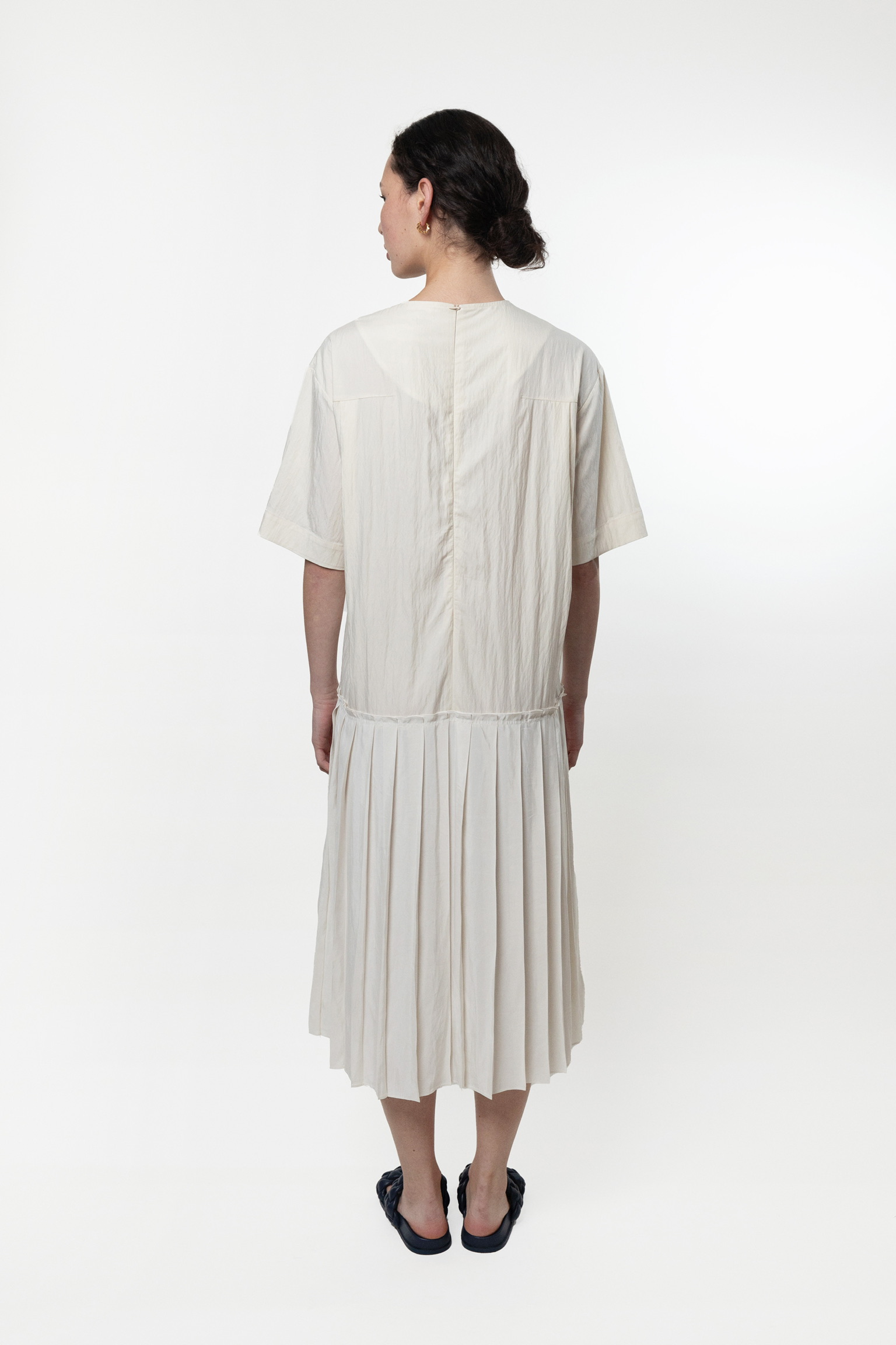 AL01/ DROP WAIST PRESSED PLEATS DRESS