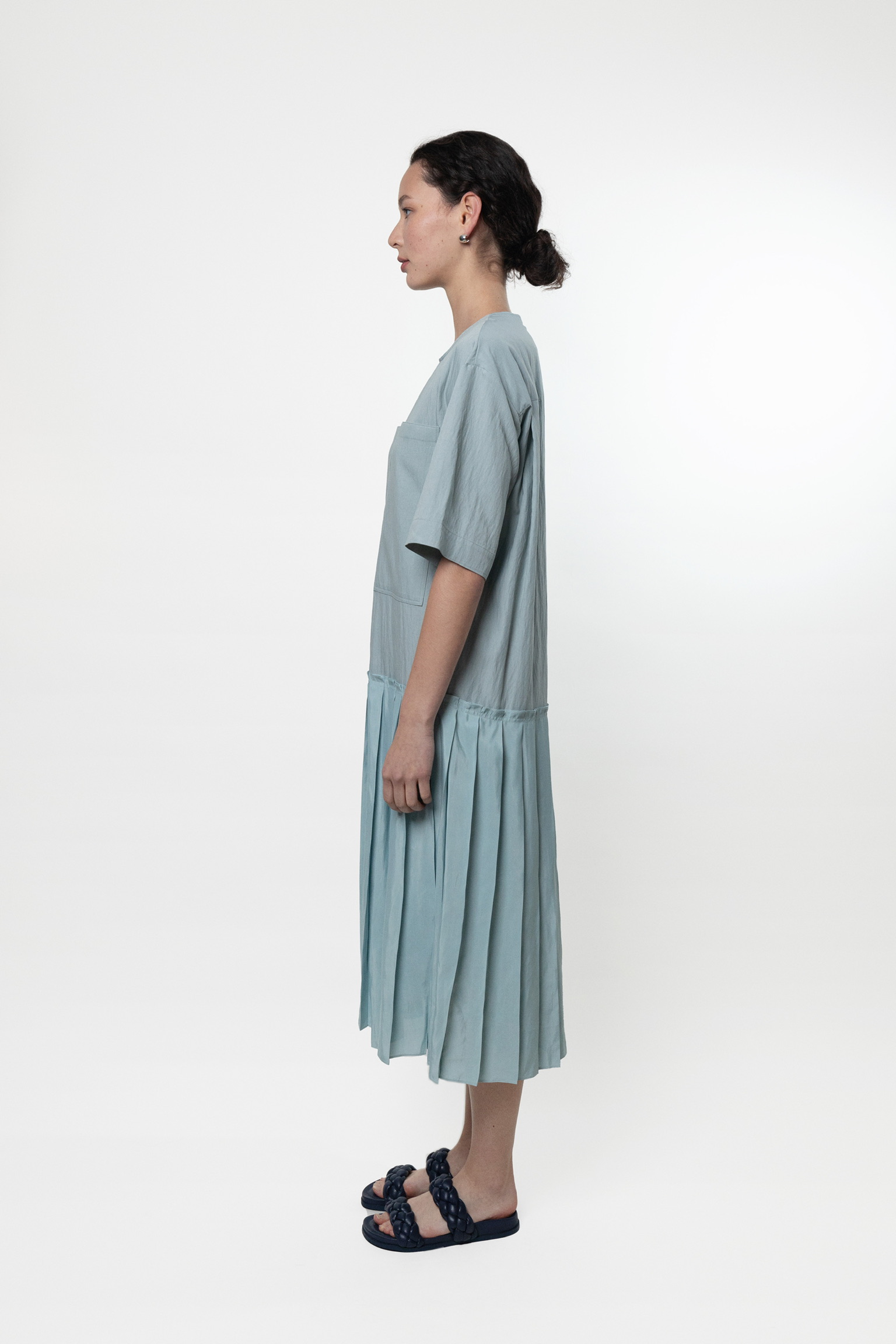 AL01/ DROP WAIST PRESSED PLEATS DRESS
