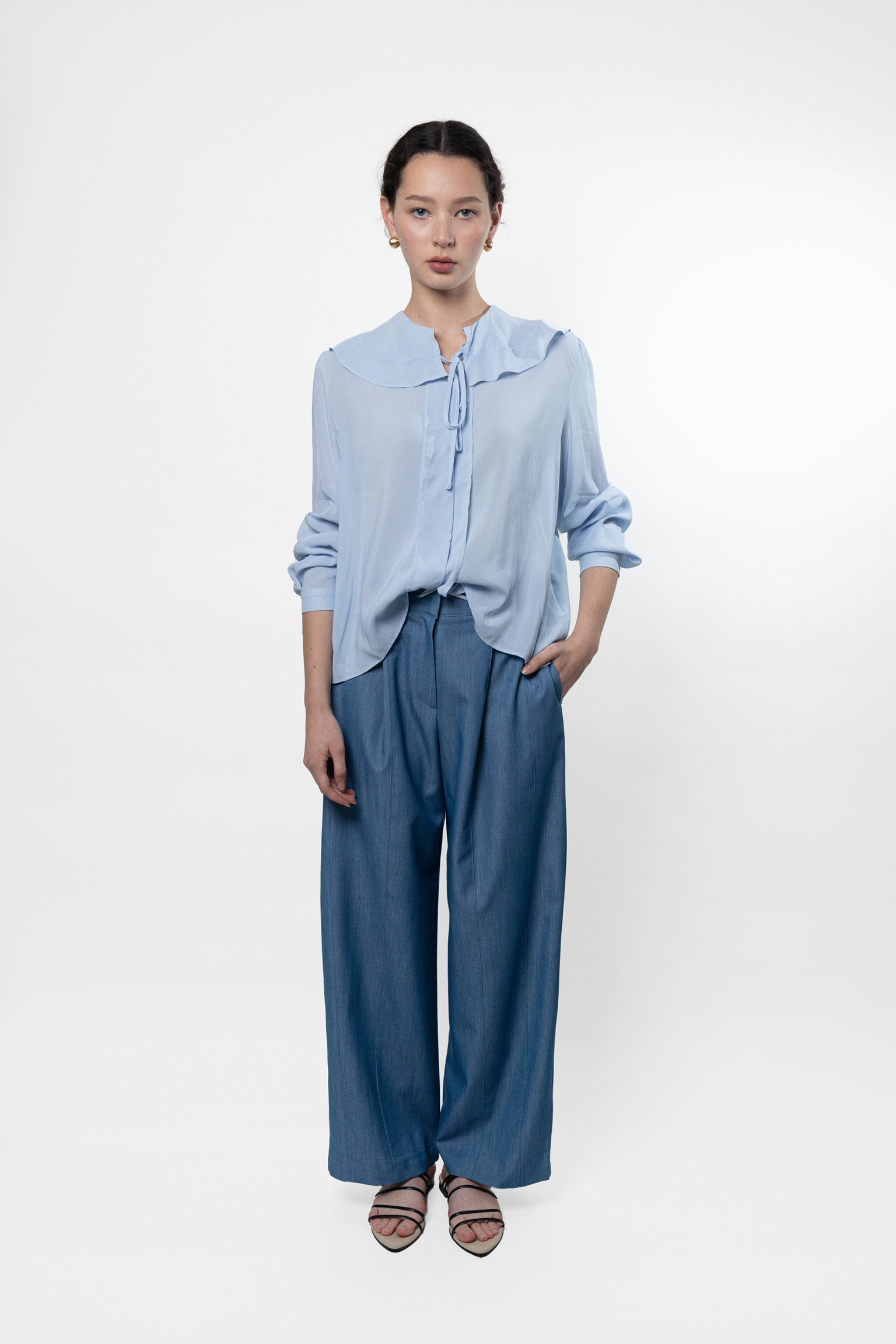 AL10/ RUFFLE COLLAR ROMANTIC BLOUSE