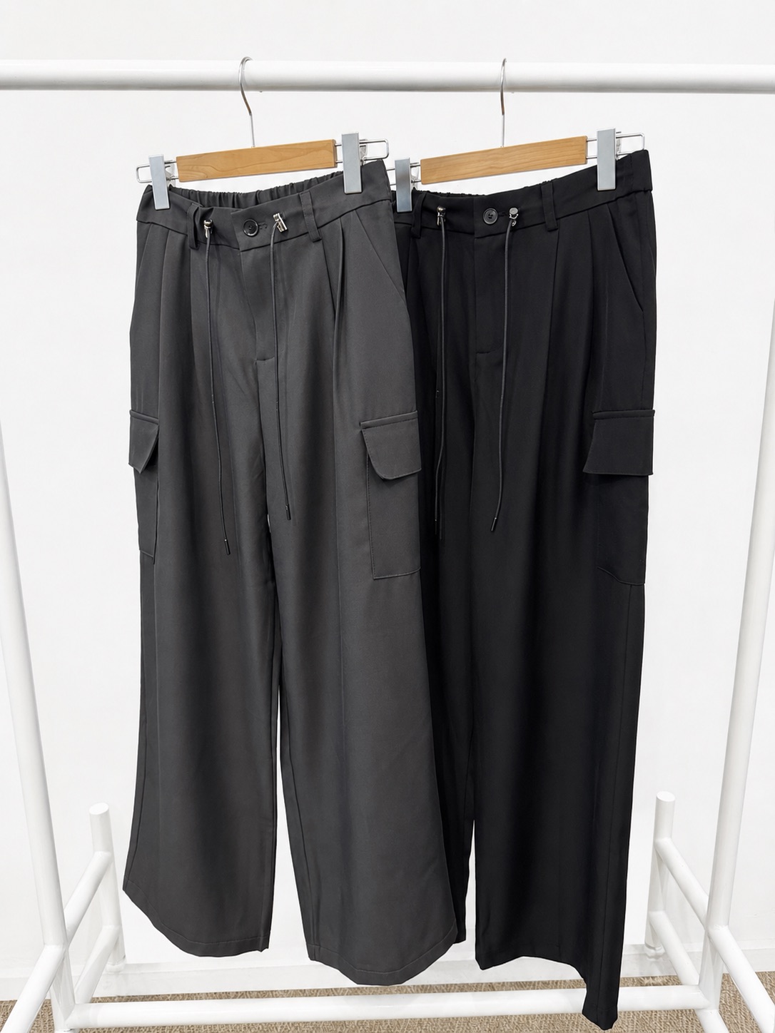 480826 / TOGGLE WAIST CARGO STRAIGHT LEG TROUSERS