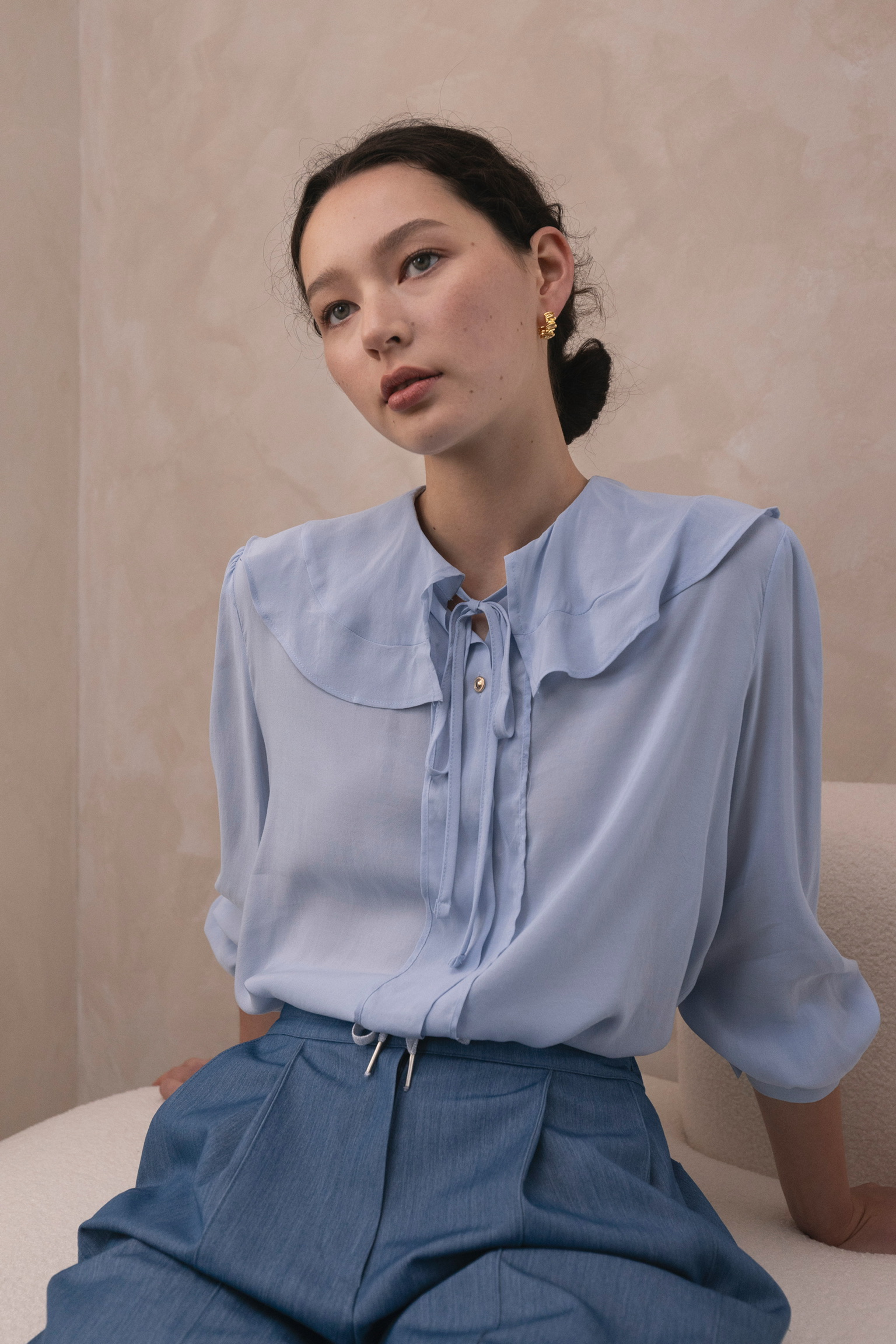 AL10/ RUFFLE COLLAR ROMANTIC BLOUSE