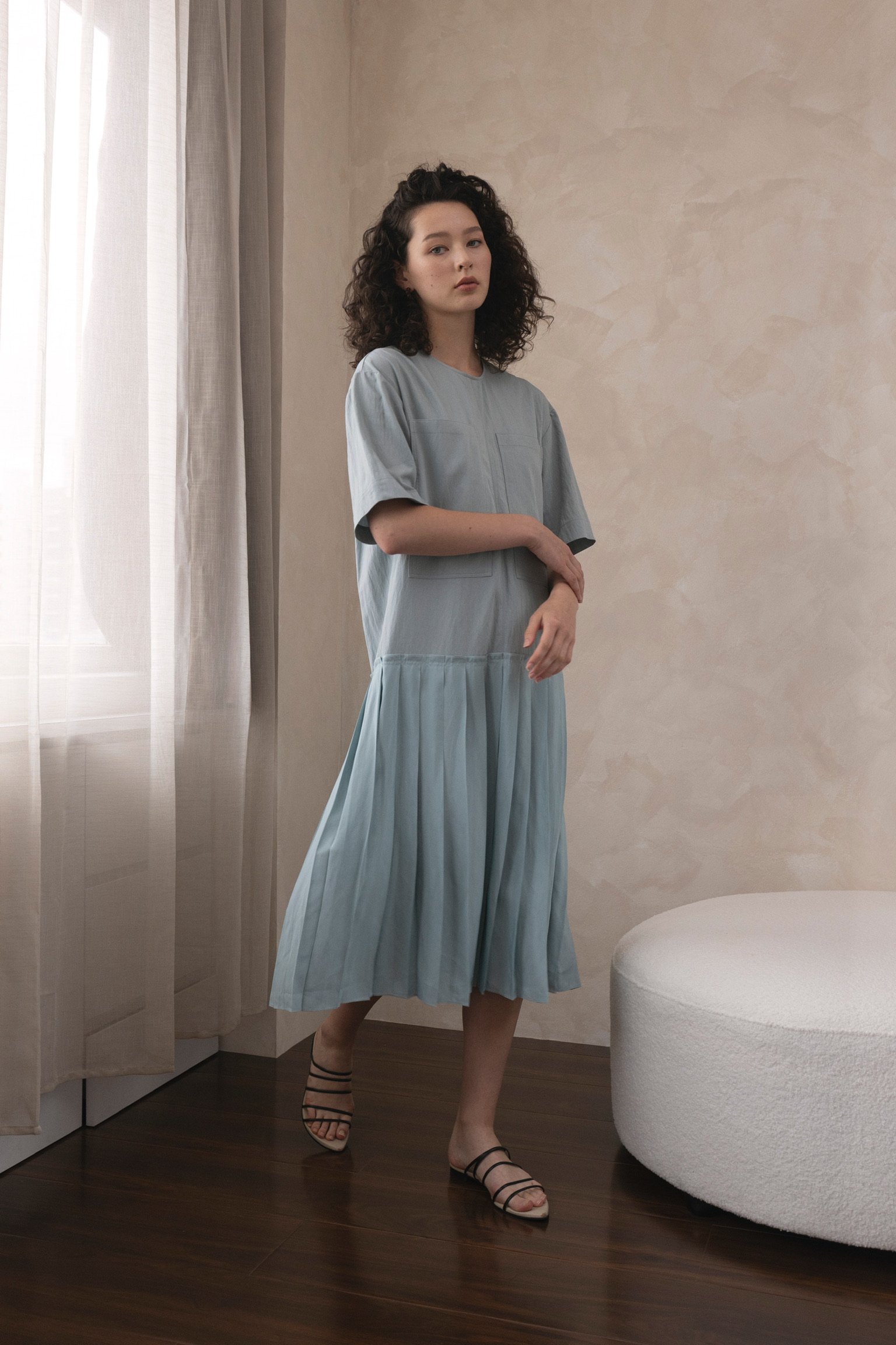 AL01/ DROP WAIST PRESSED PLEATS DRESS