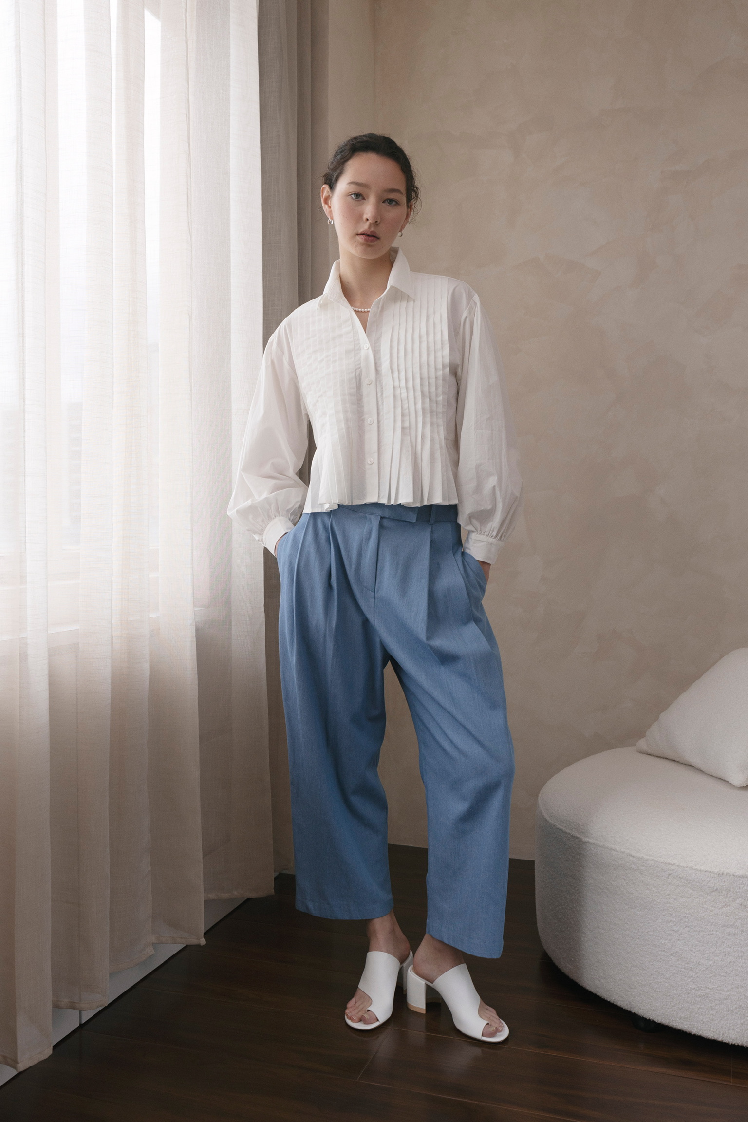 AL16/ FRONT PLEAT DETAILS CROP SHIRT