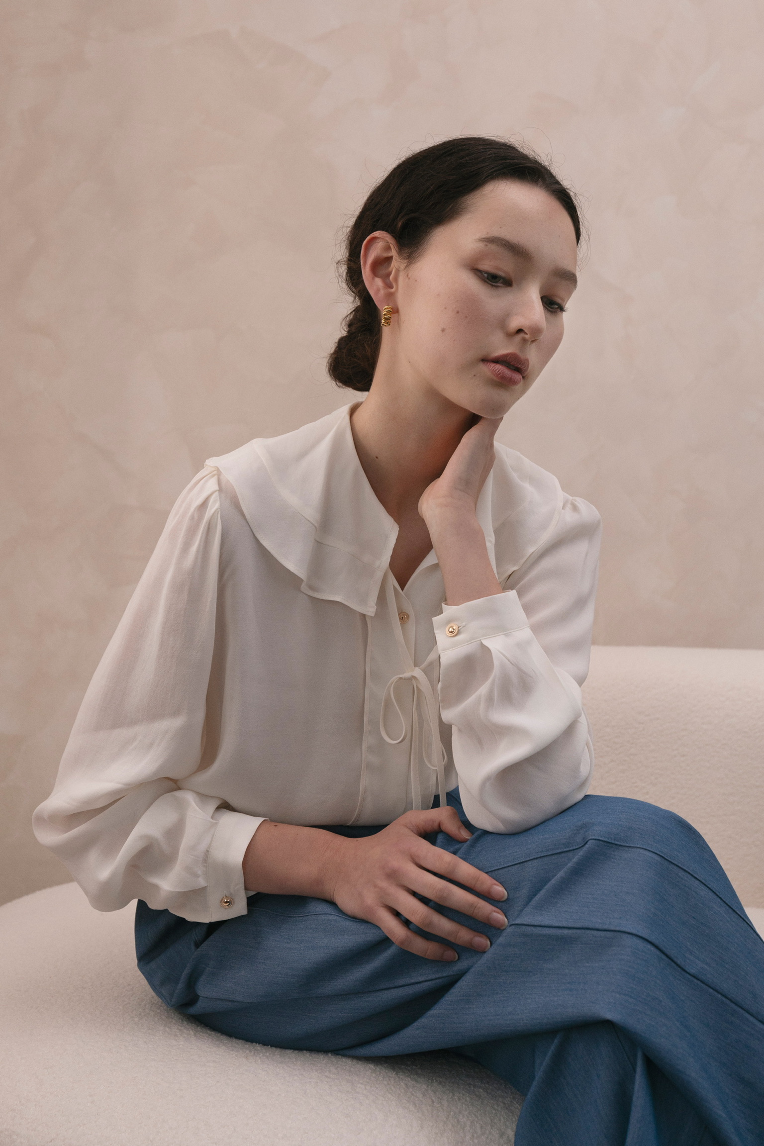 AL10/ RUFFLE COLLAR ROMANTIC BLOUSE