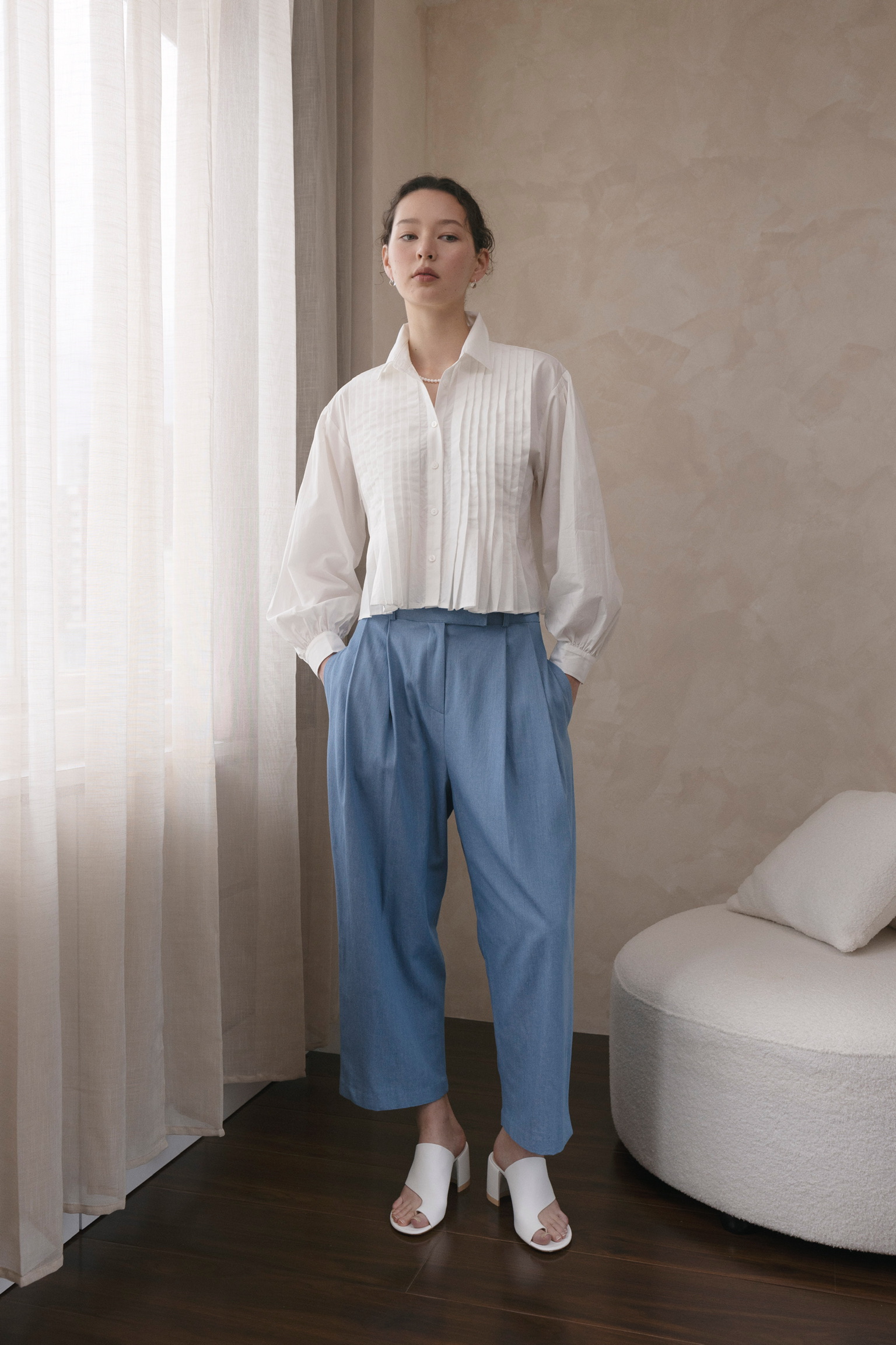 AL16/ FRONT PLEAT DETAILS CROP SHIRT