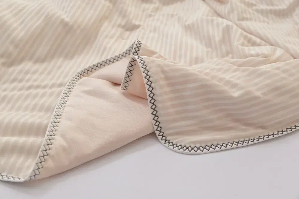 BT01 / Ice Cool Series: Stripe Blanket