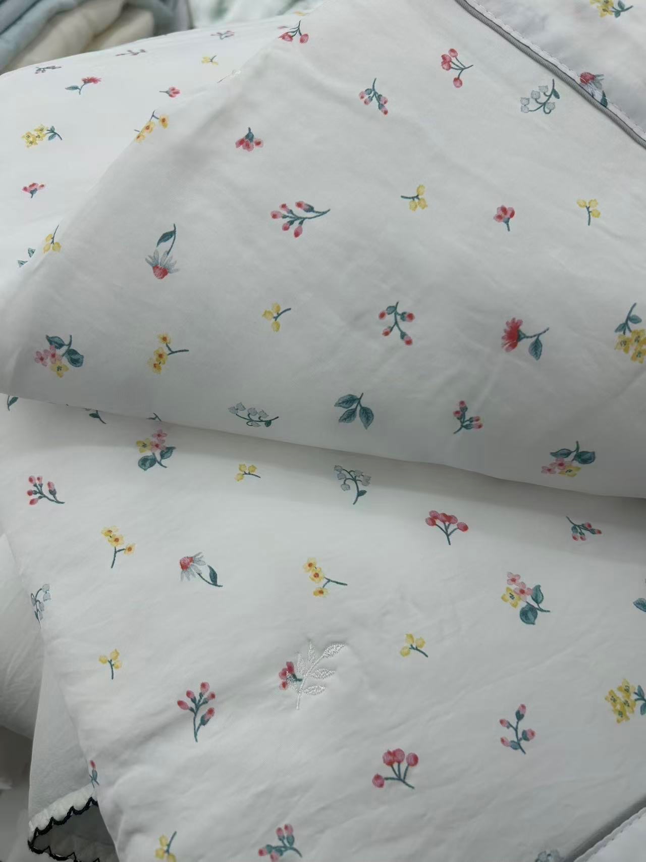BT03 / Ice Cool Series: Summer Breeze Floral Cooling Blanket
