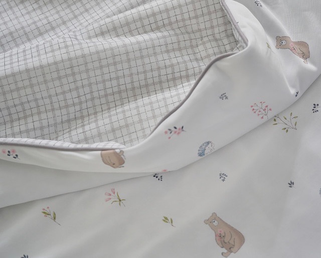 BT06 / Ice Cool Series: Bear/hedgehogs Print Ice-Cool Blanket