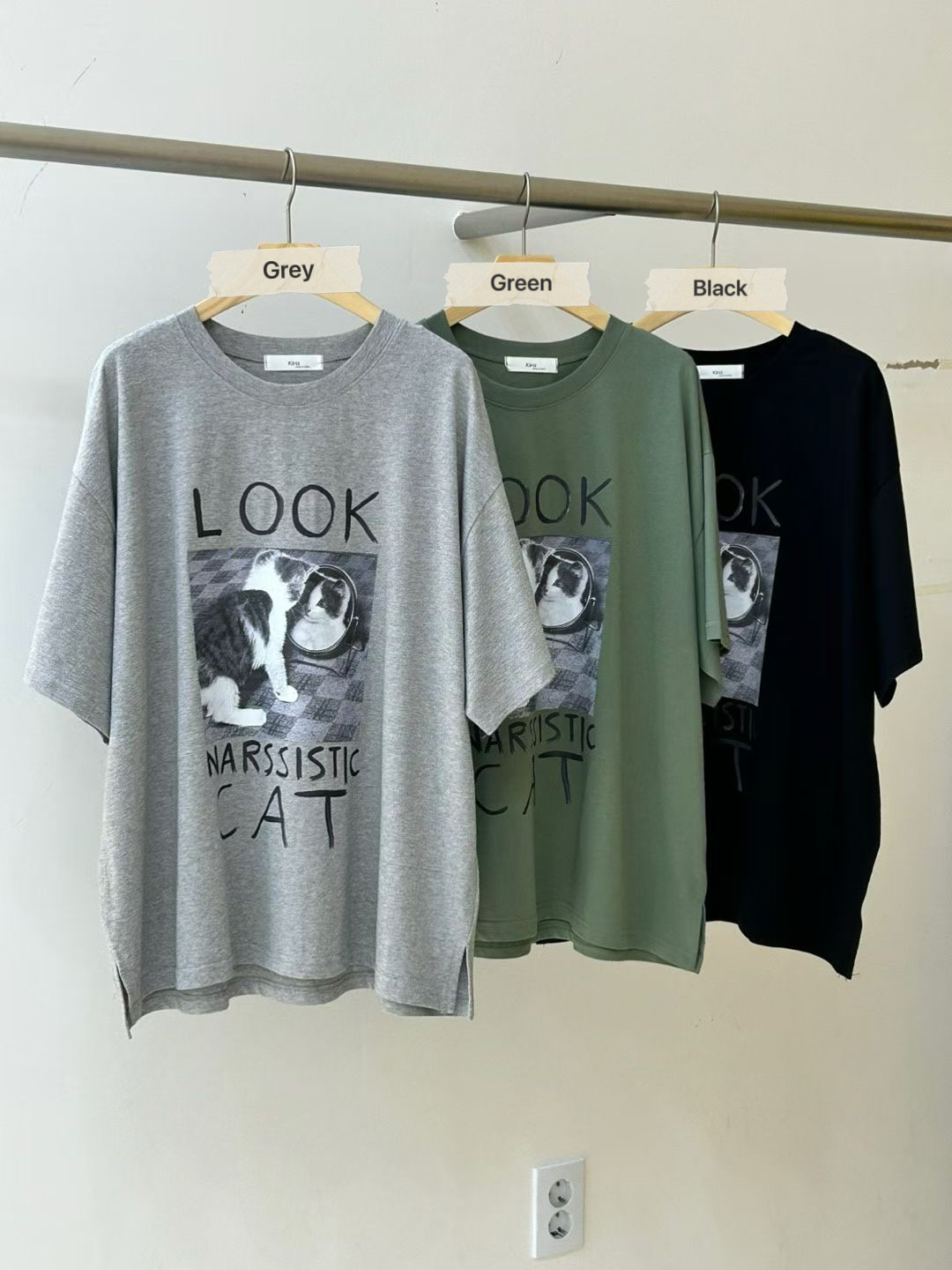 KL13 / LOOK NARSSISTIC CAT GRAPHIC TEE