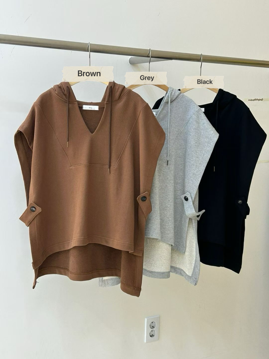 KL19 / BUTTON HOODED PONCHO VEST