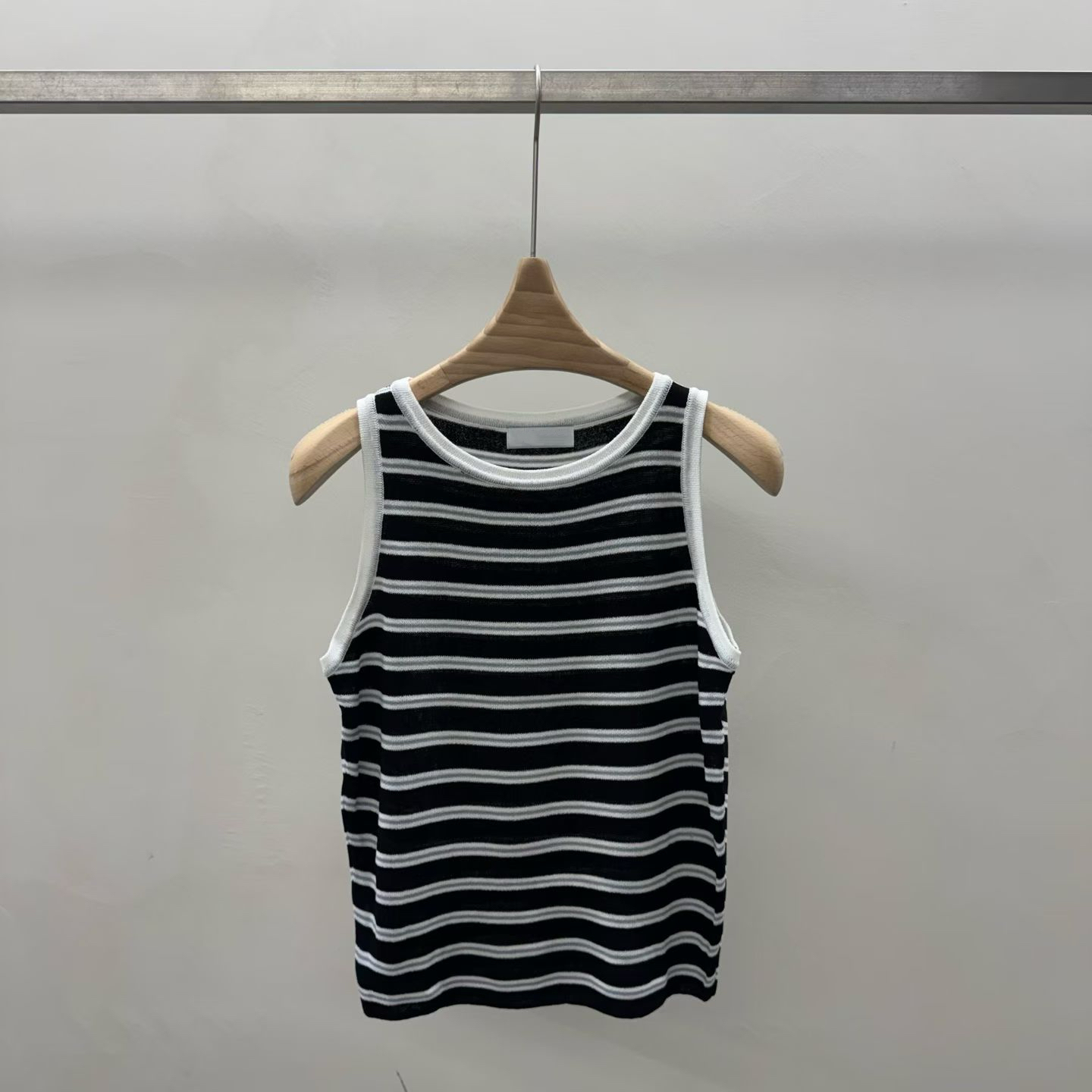 T180426/CONTRAST PIPING RIBBED KNIT TANK TOP