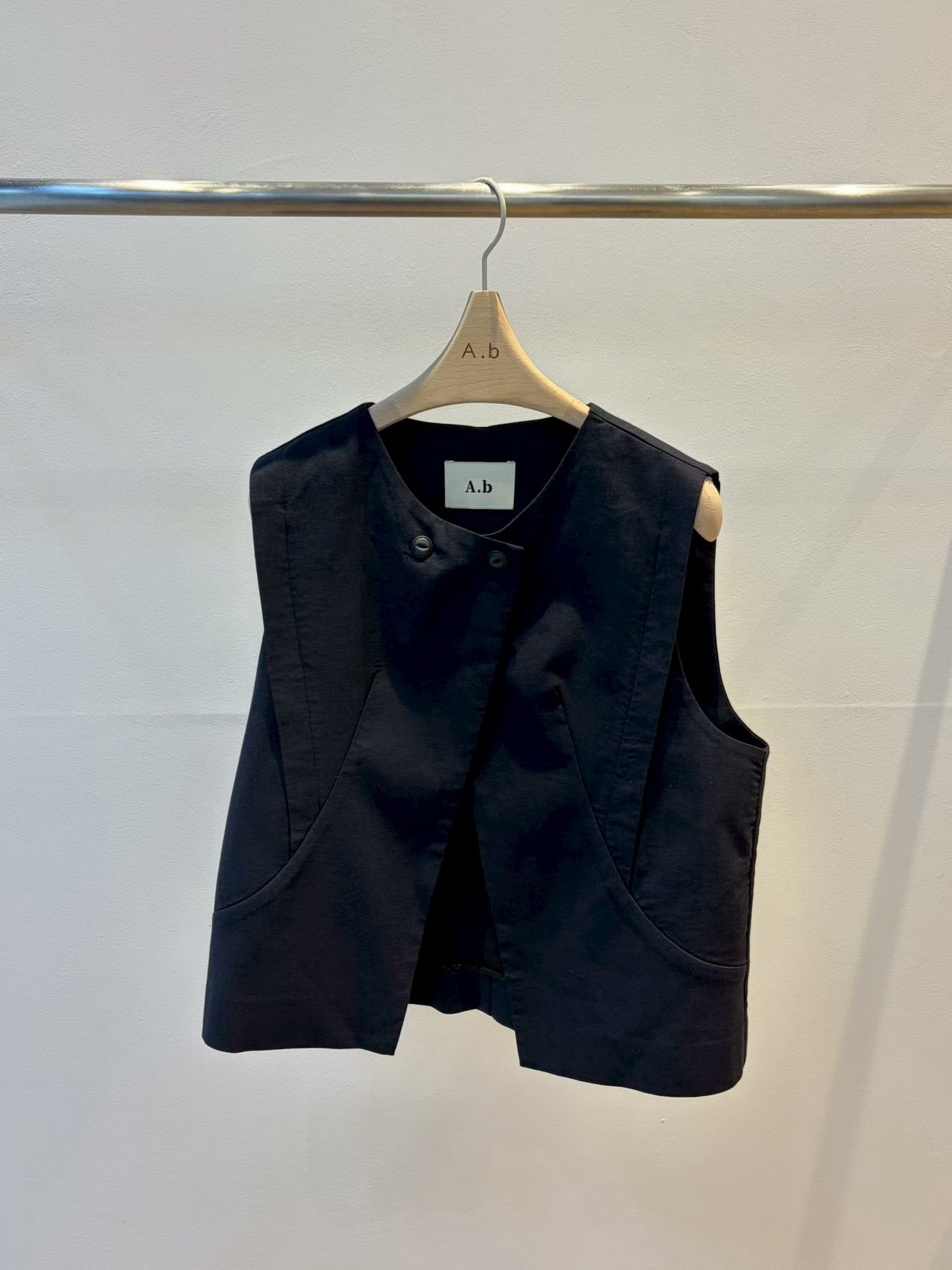 UE17 / OVERLAP VEST