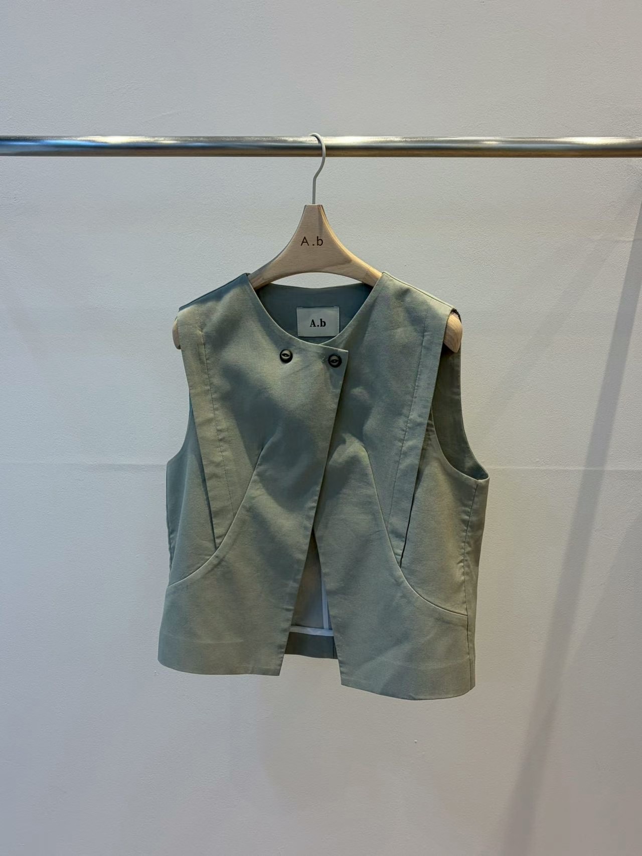UE17 / OVERLAP VEST