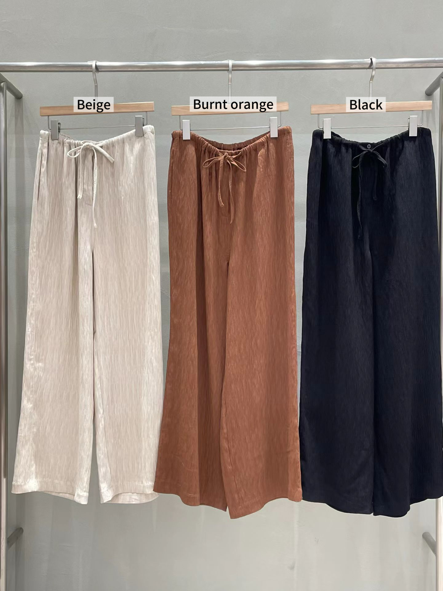 MU26 / TEXTURED DRAWSTRING RELAX TROUSERS