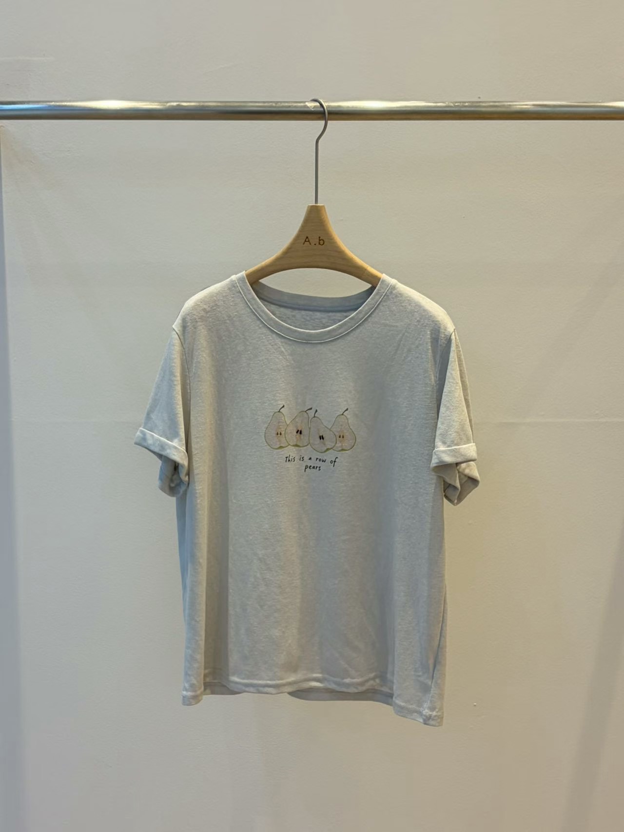 UE24 / ‘THIS IS A ROW OF PEARS’ FOLD UP SLEEVES TEE