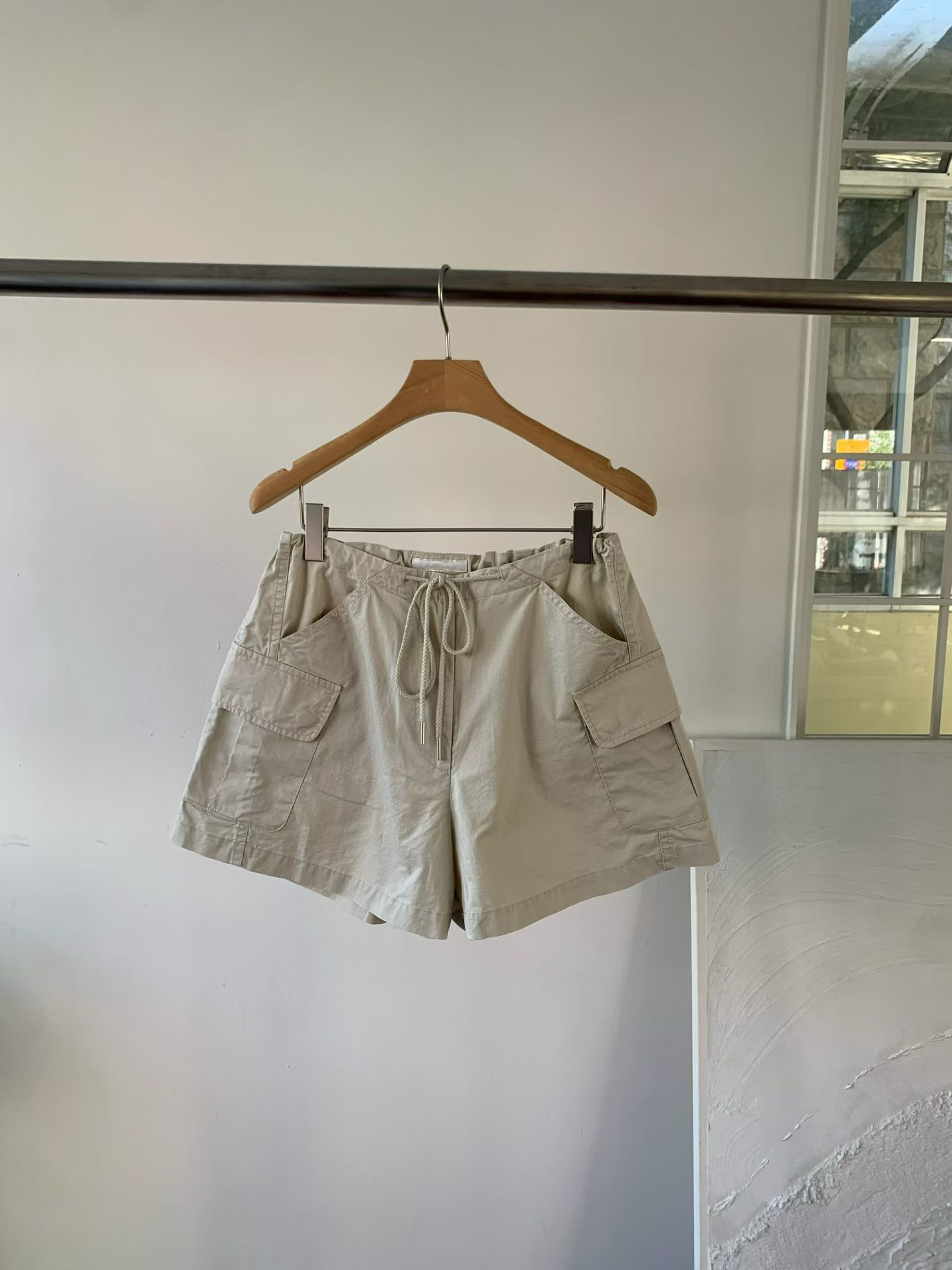 890426/DRAWSTRING WAIST CARGO SHORTS 