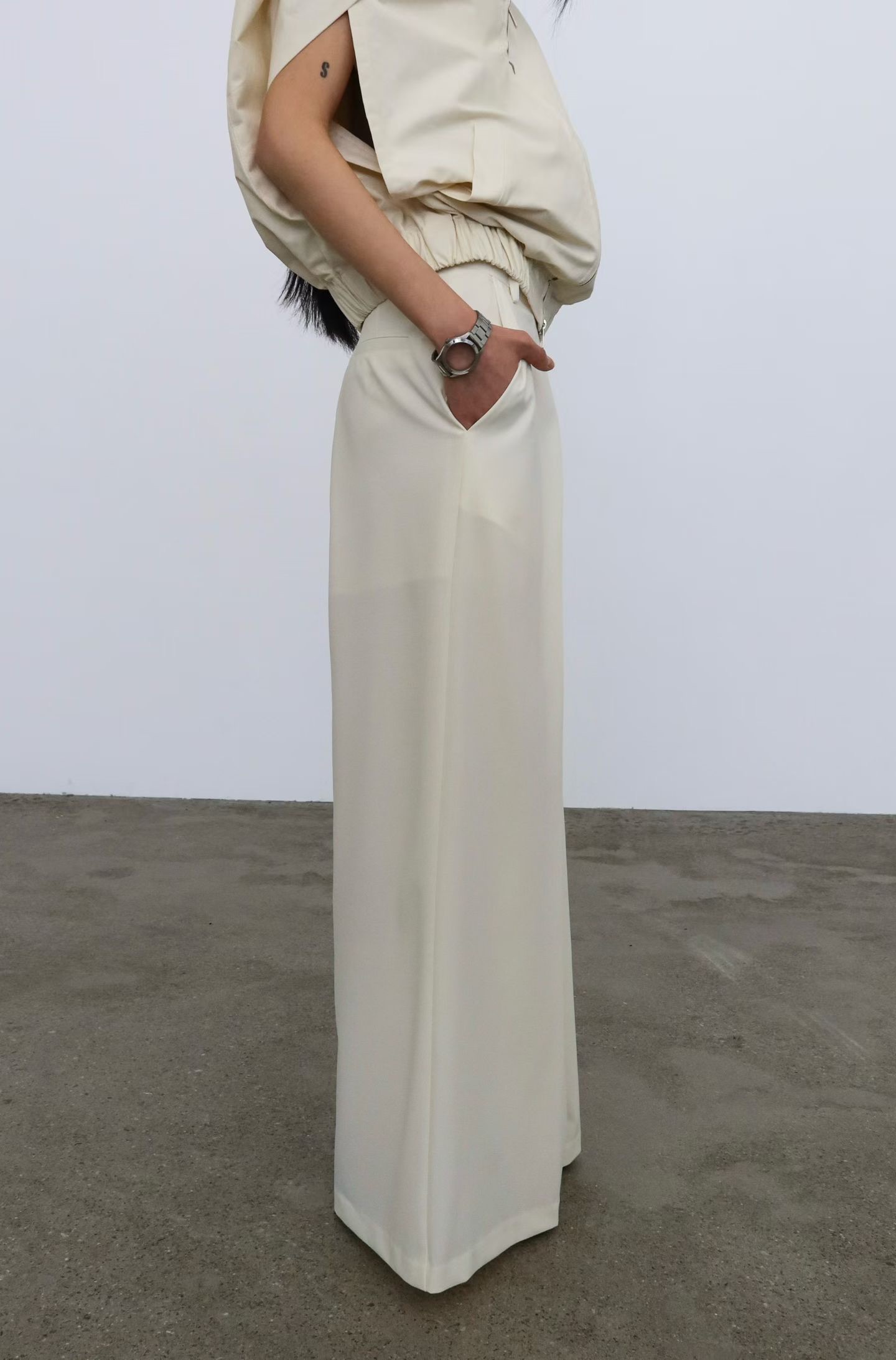 BY18 / FRONT DARTED STRAIGHT TROUSERS