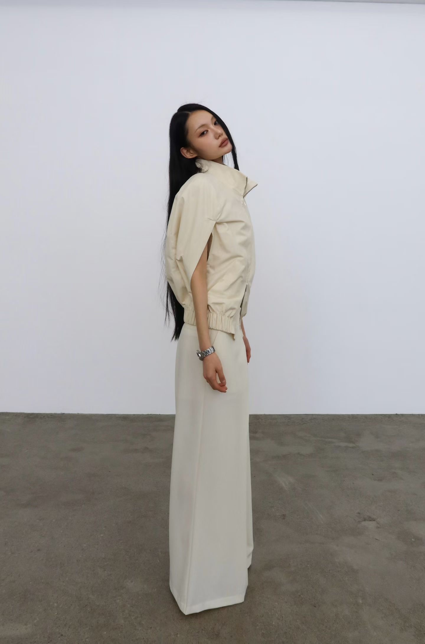 BY18 / FRONT DARTED STRAIGHT TROUSERS