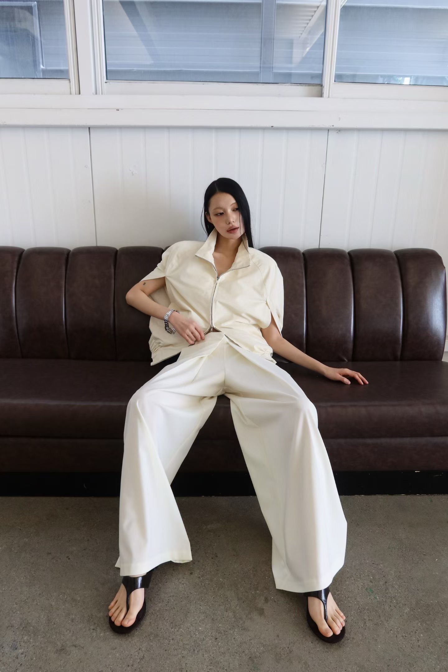 BY18 / FRONT DARTED STRAIGHT TROUSERS