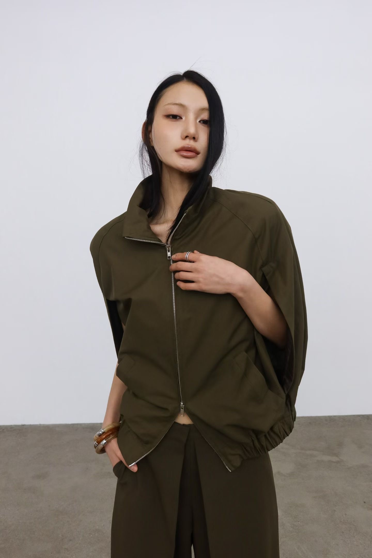 BY17 / CAPE-STYLE OUTER WEAR