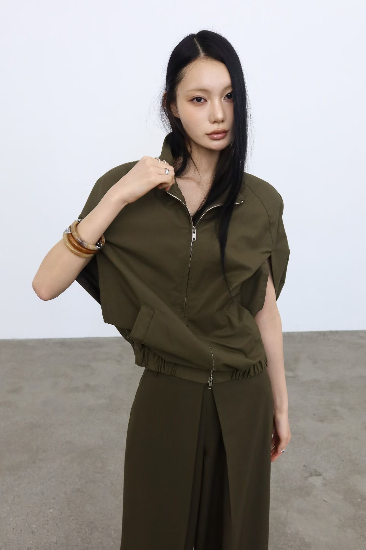 BY17 / CAPE-STYLE OUTER WEAR