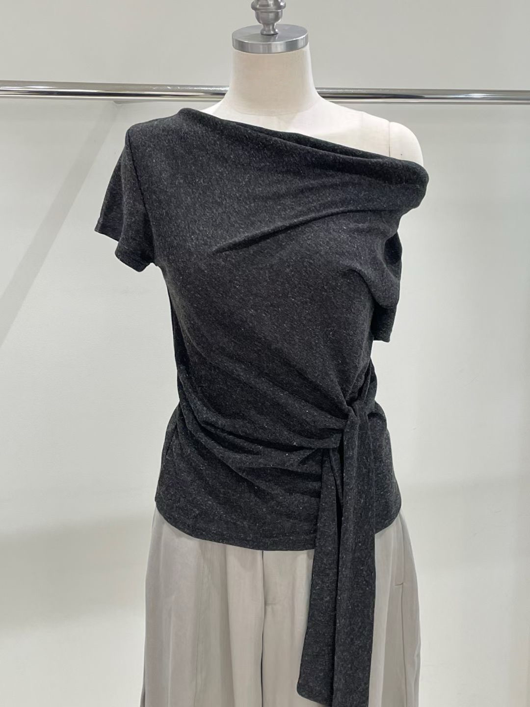 PG24 / COWL NECKLINE WAIST TIE TOP