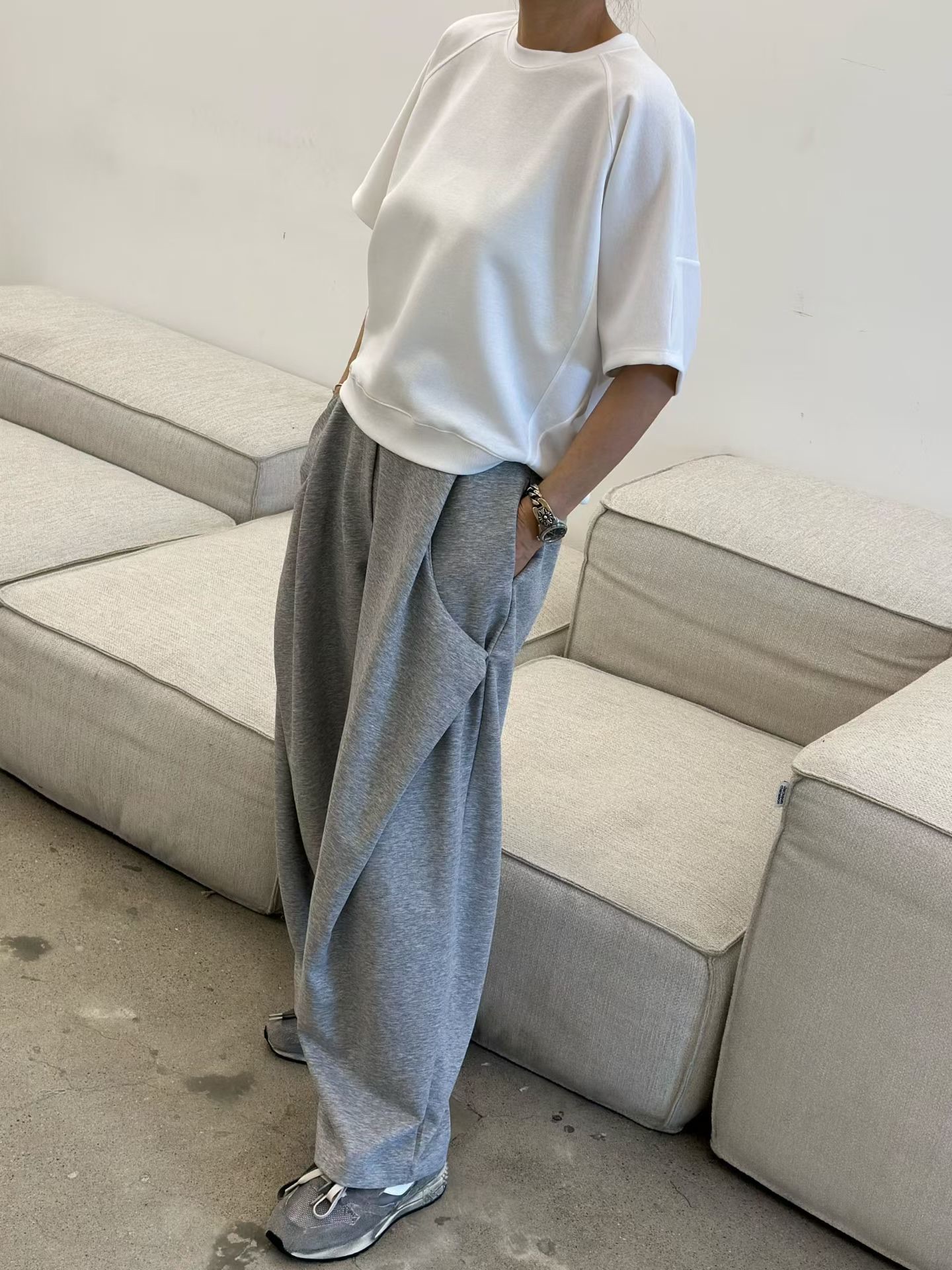 DM01 / BAT WING CINCH HEM TOP