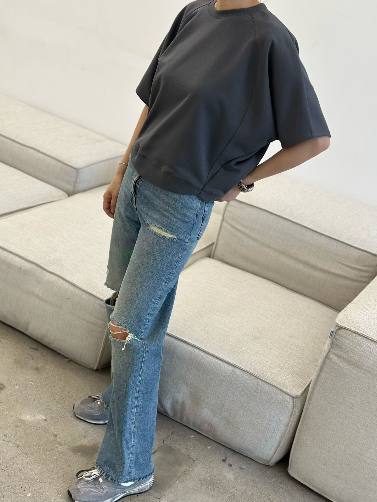 DM01 / BAT WING CINCH HEM TOP