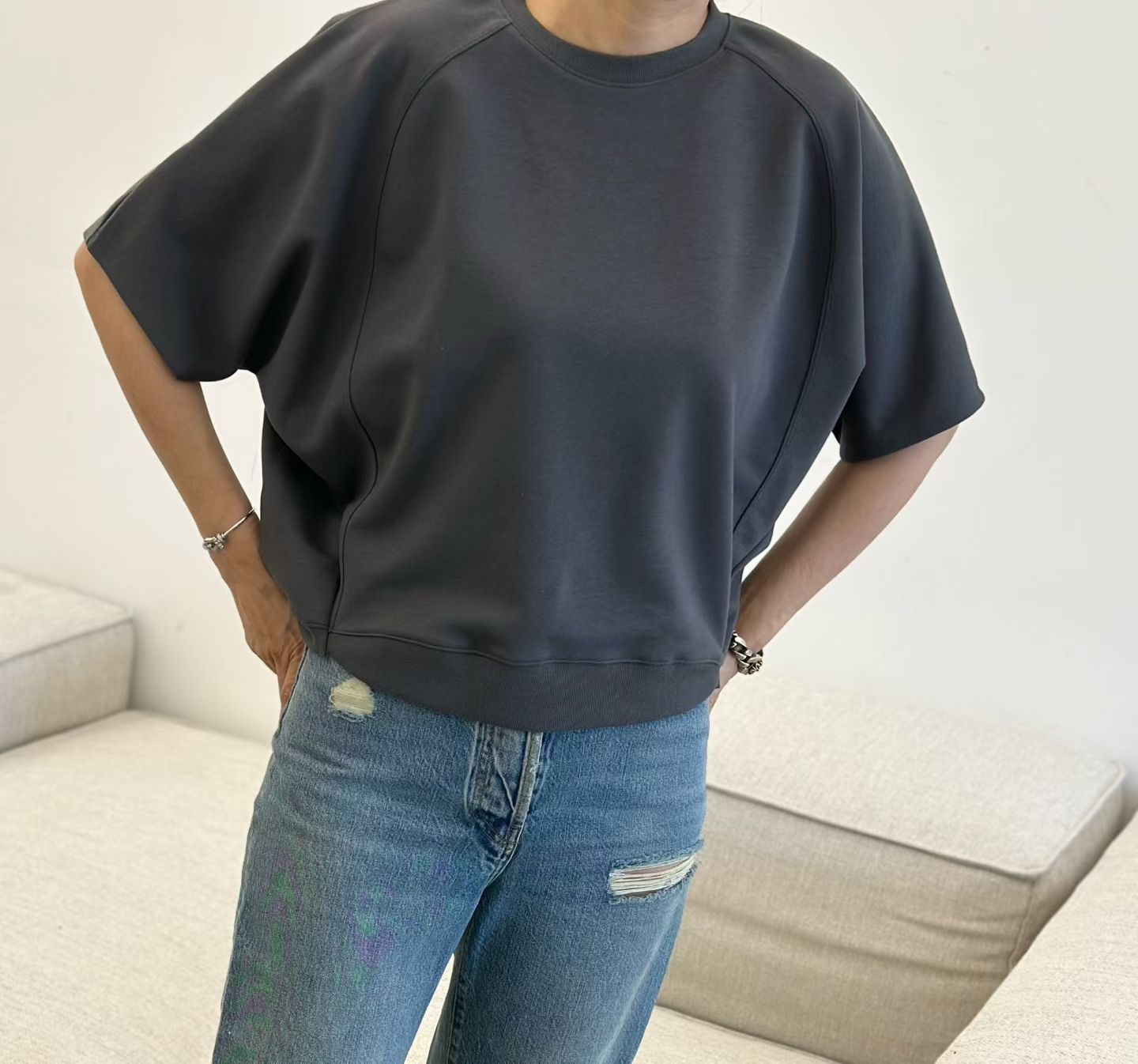 DM01 / BAT WING CINCH HEM TOP