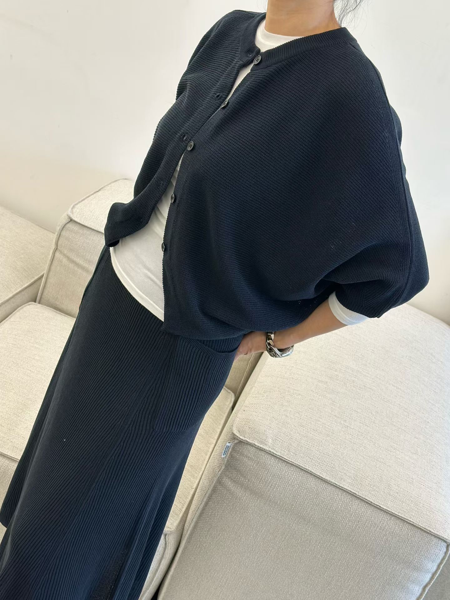 DM02 / BUTTON DOWN BAT WING CARDIGAN