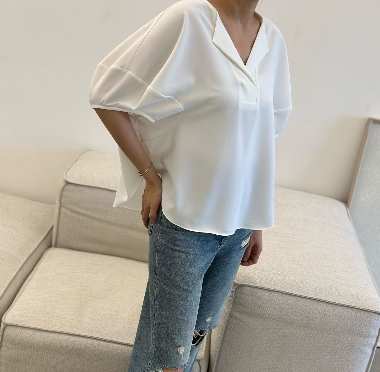 DM03 / OPEN COLLAR BELL SLEEVES TOP